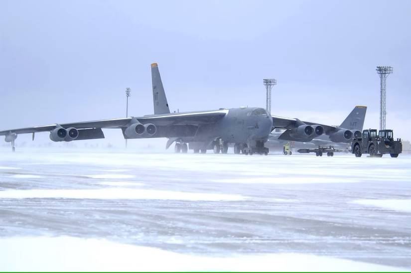 B 52 Engine Intake Why Does The B-52 Need 8 Engines?