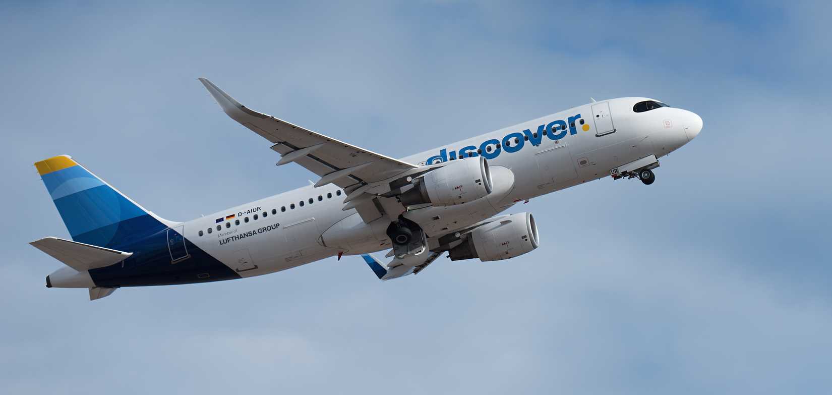 Discover Airlines Airbus A320 departing
