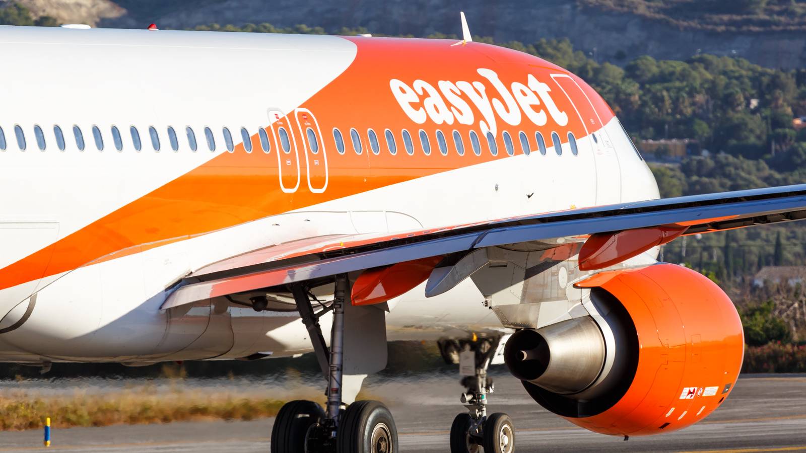 Near Collision: easyJet Airbus A320 Avoids Hitting Vehicle On Pristina Airport Runway During Takeoff