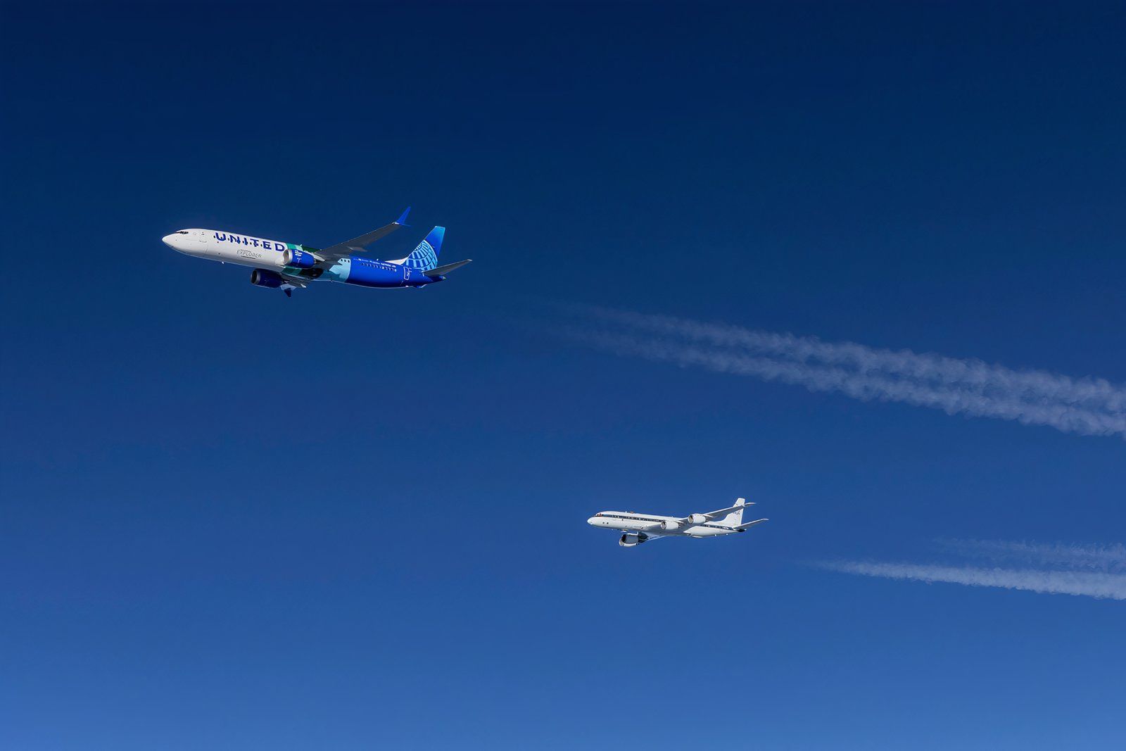 Ecodemonstrator contrails