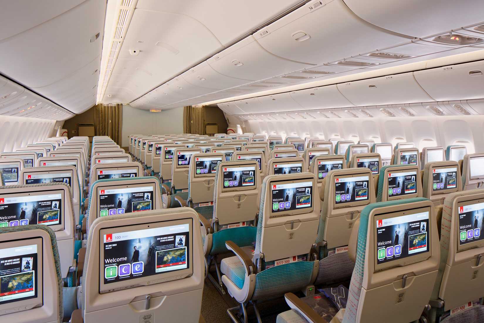 economy-class-cabin-on-boeing-777-300er--2--432596-1