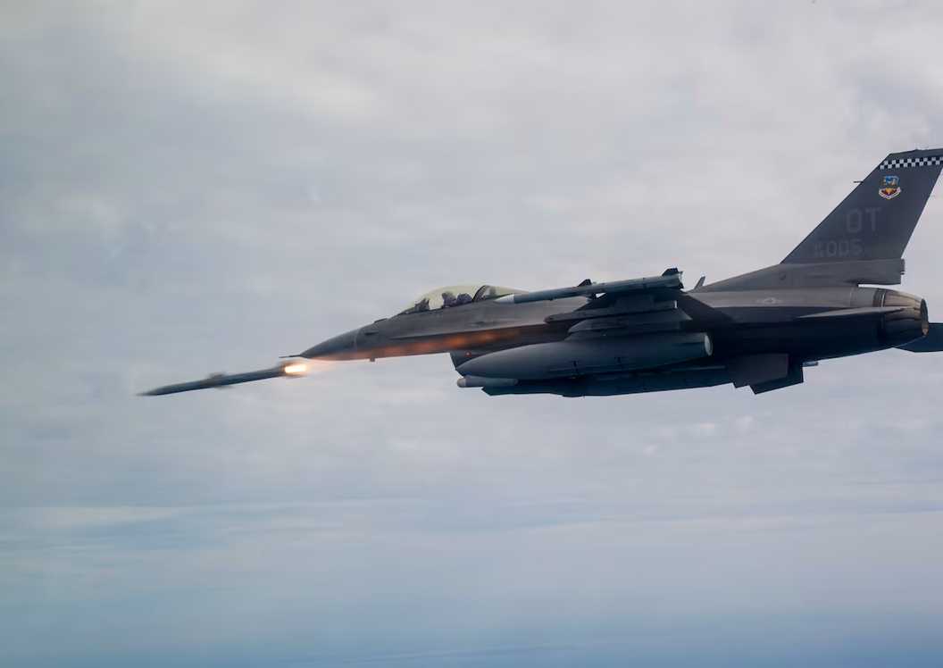 F-16 fires missile