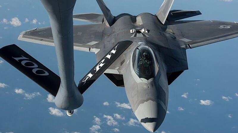 How Are Military Aircraft Refueled In The Air?
