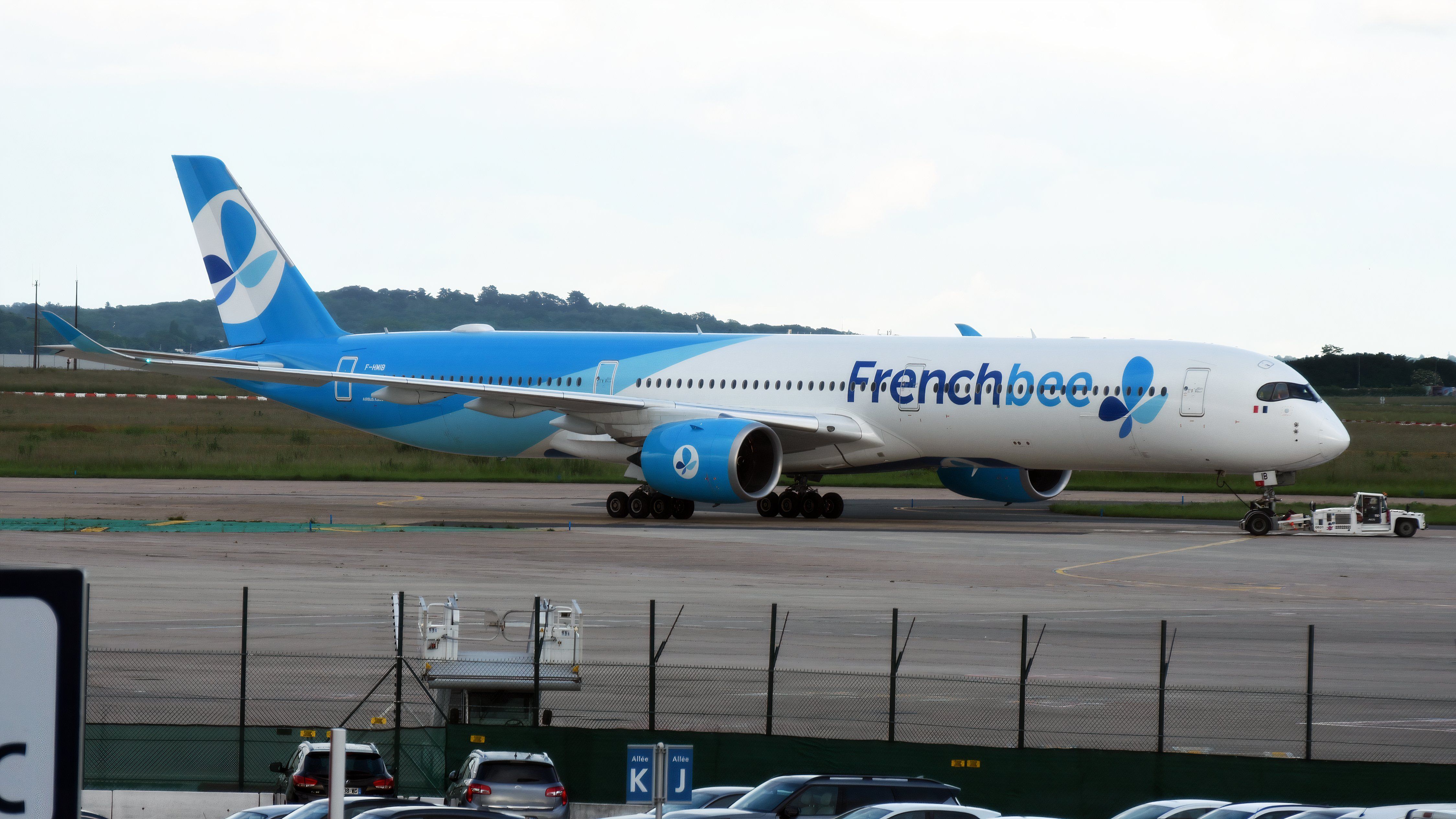 french-bee-a350-1000-on-ground