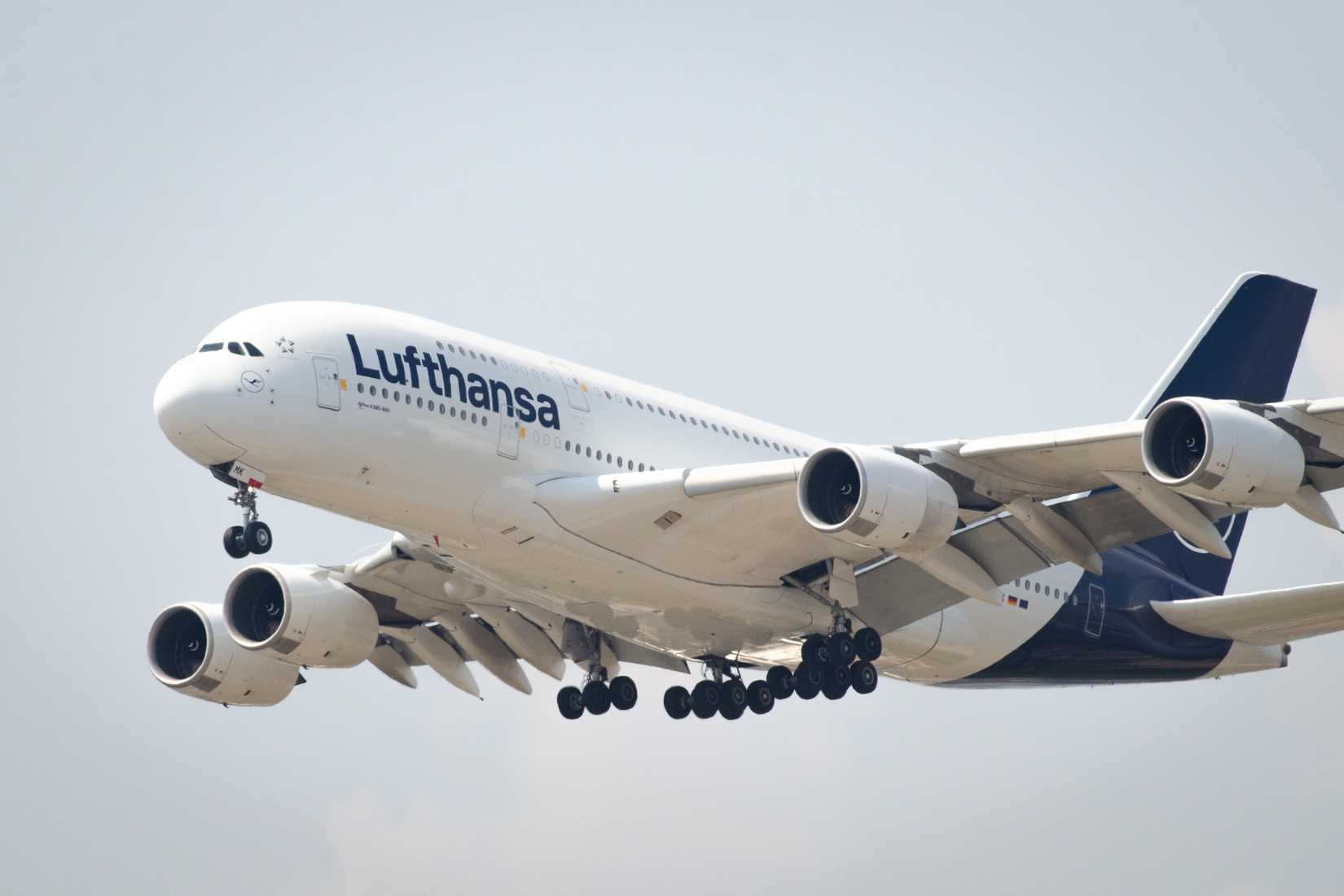 Lufthansa Airbus A380 landing 