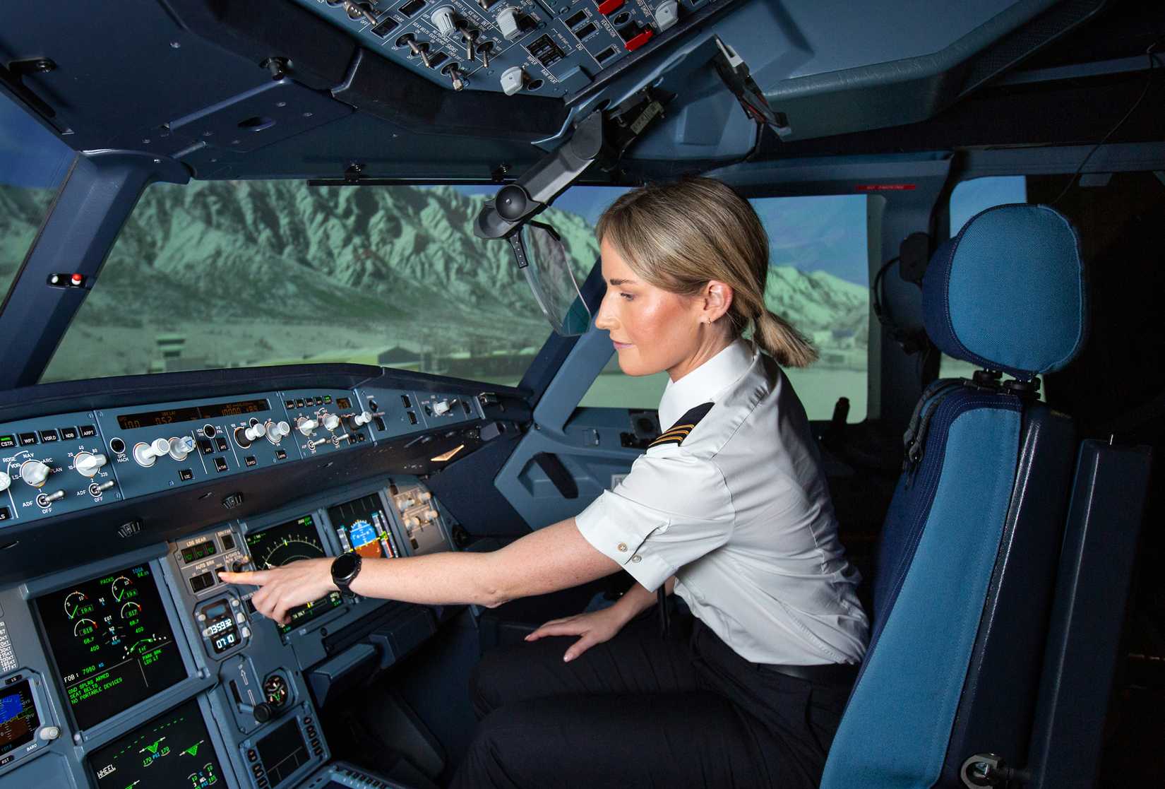 Qantas A321XLR Simulator Lauren McLean Qantas Type Rated Instructor – First Officer Airbus A320 in A320 sim
