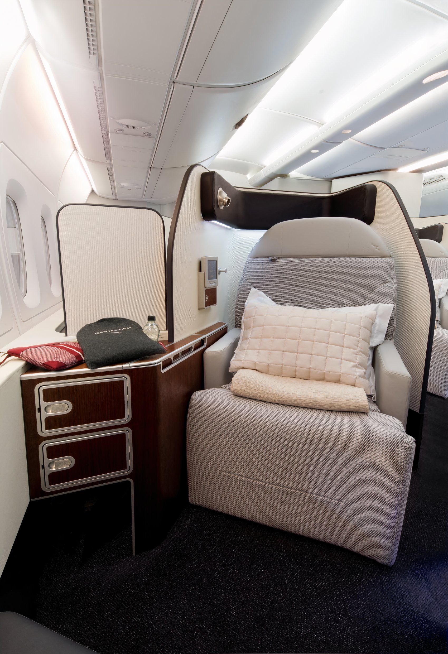 Why Few Airlines Route Transoceanic Flights Along The Southern Hemisphere