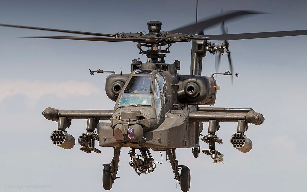 US-ARMY  AH64 アパッチ　 US Army Apaches roar through Latvia, demonstrating lethality