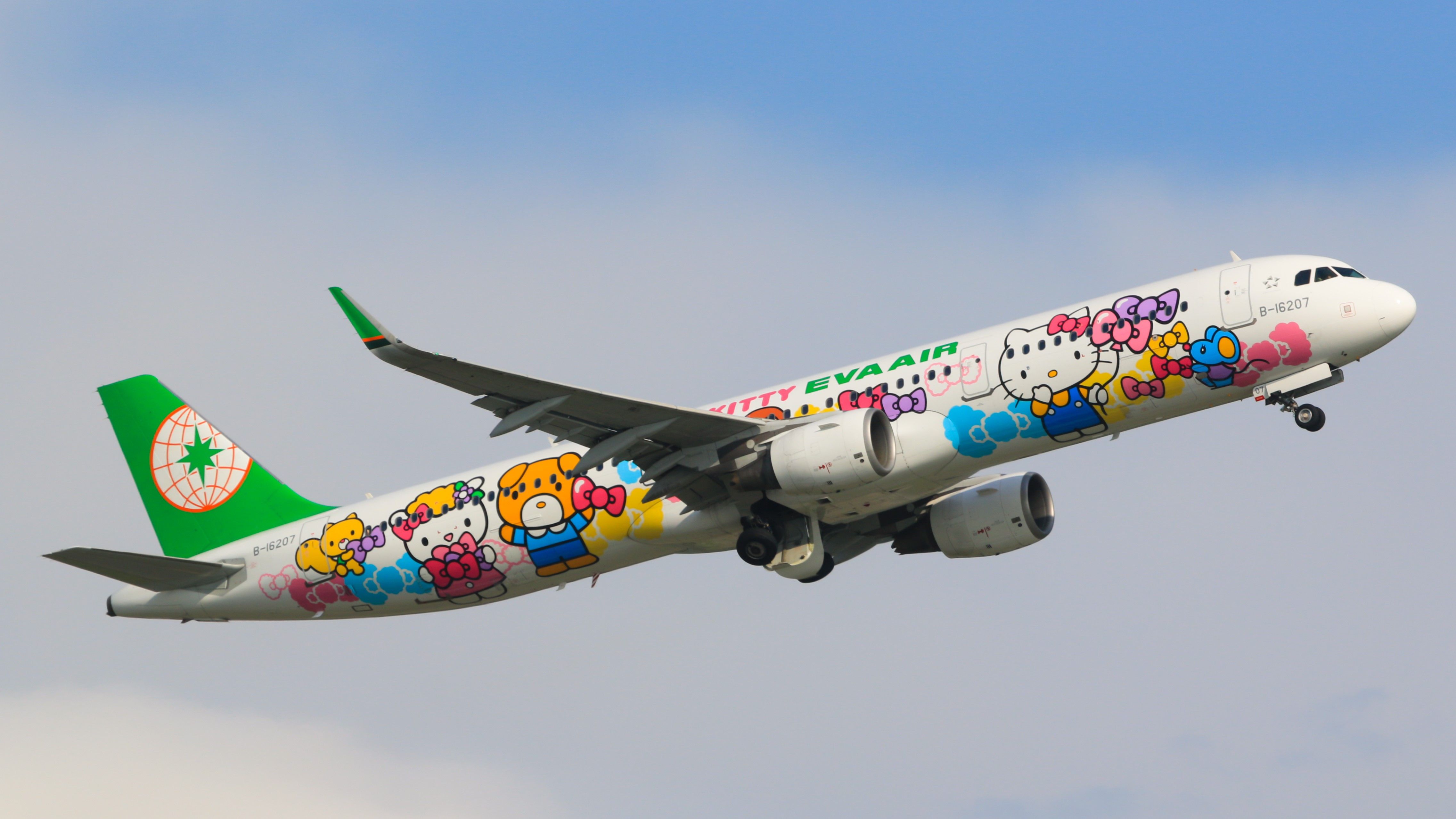 EVA AIR A321-200 エバー航空 ハローキティ Kitty ph Oooh! EVA Airways Adds New Airbus A321 Hello Kitty 