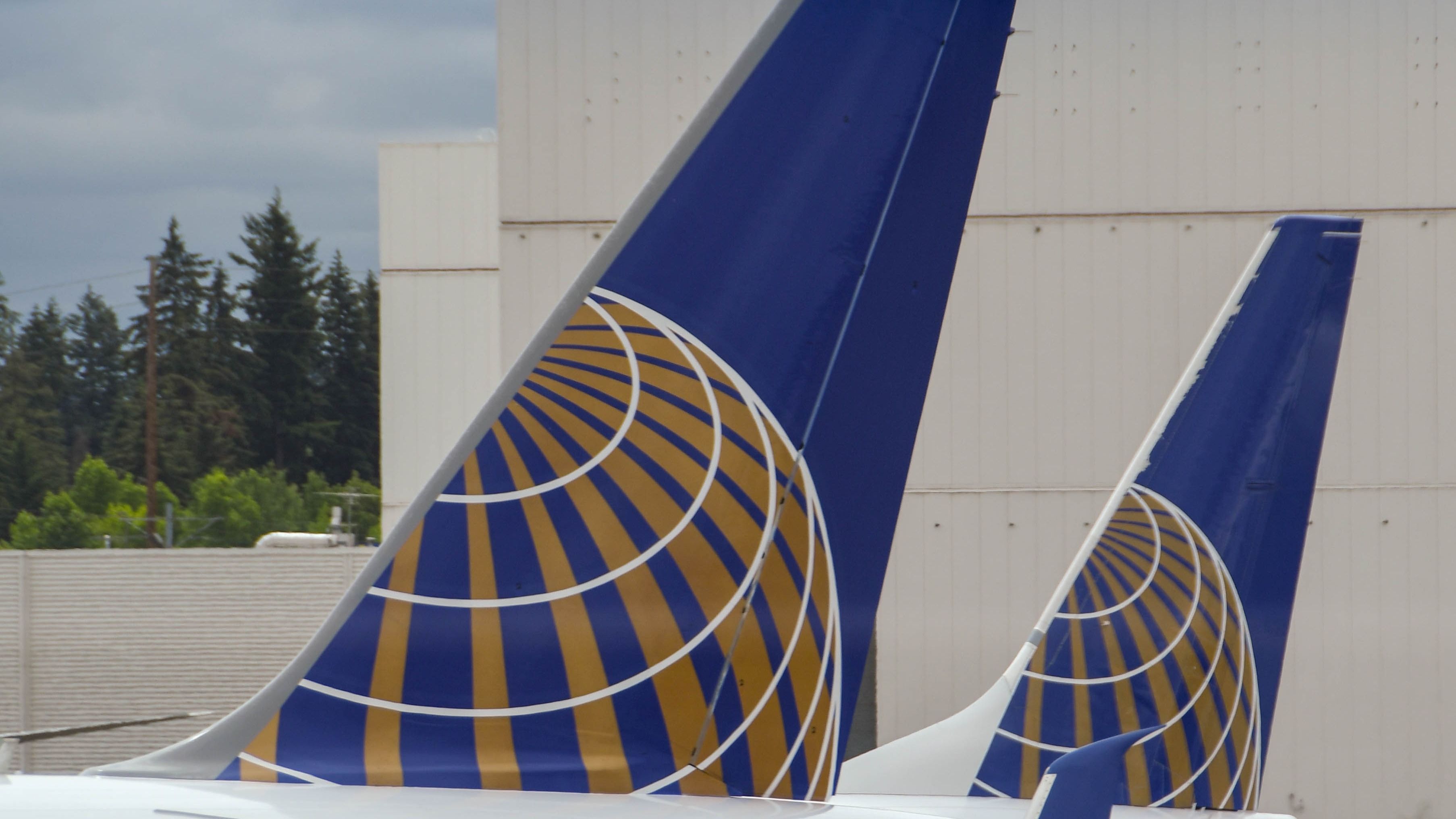 United Airlines Expresses Concerns To DOT Over Alaska-Hawaiian Merger
