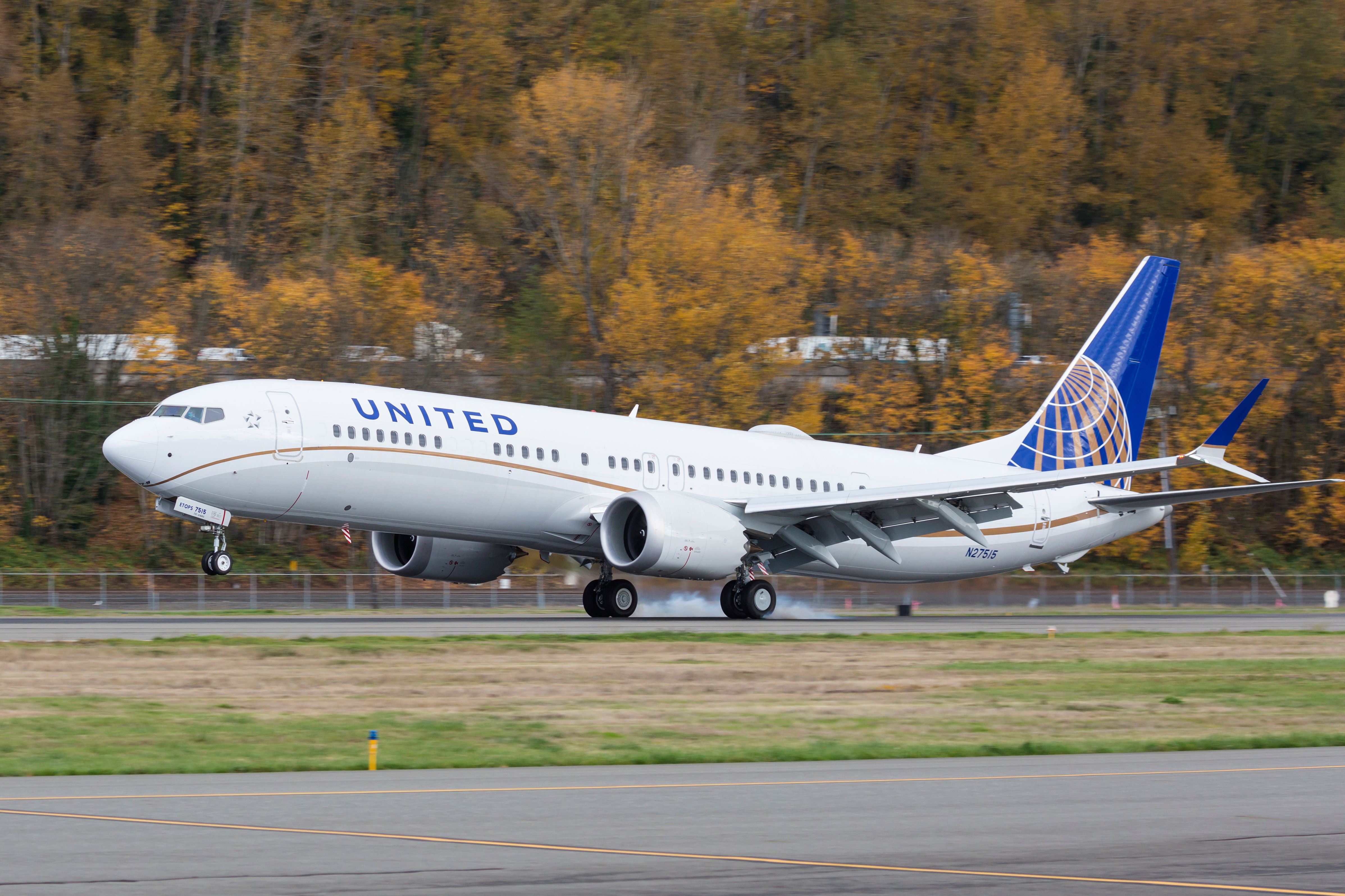 United Airlines Maintenance Technicians Rally For Improved Wages In New Contract