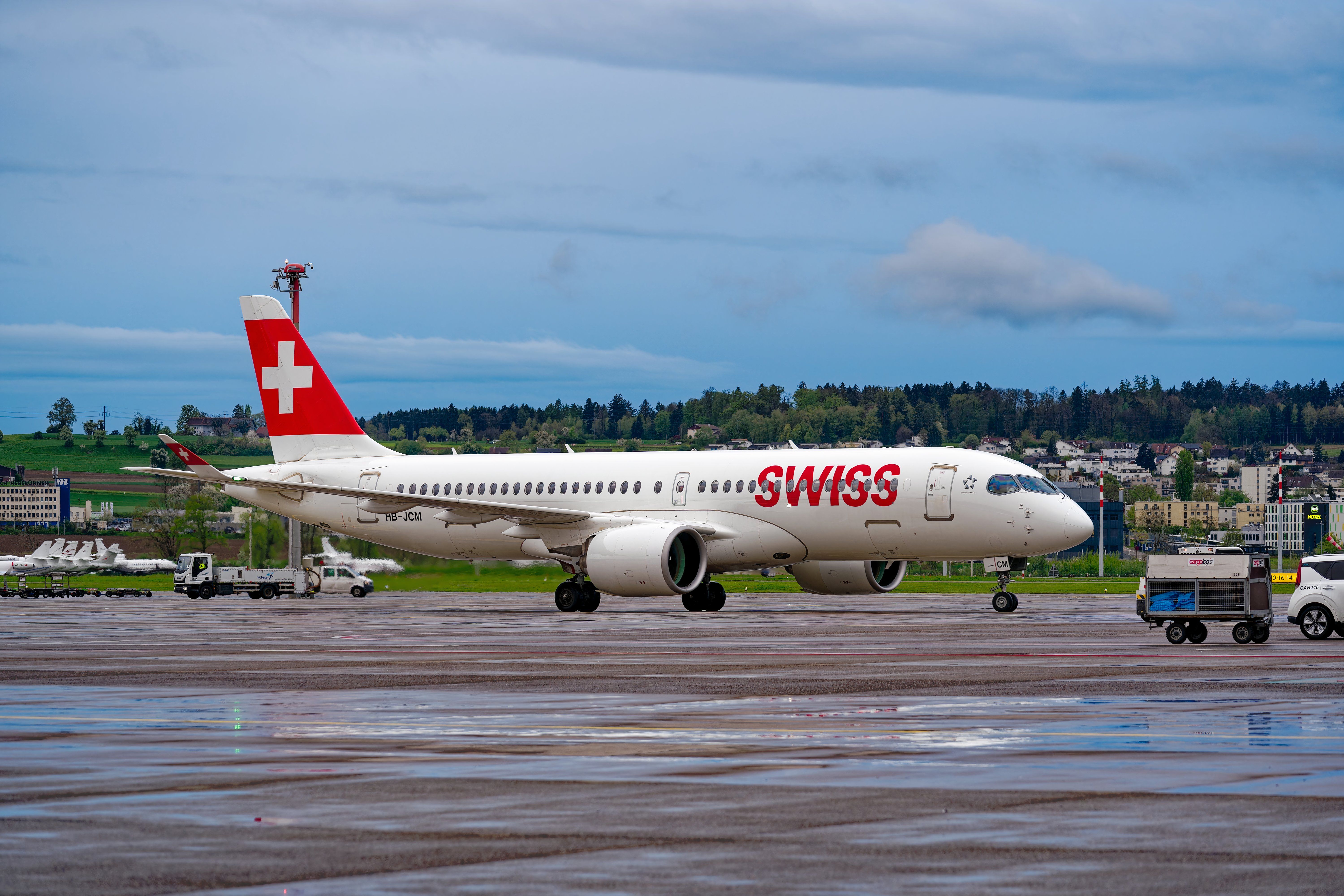 SWISS Airbus A220-300 Diverts To Munich After Declaring An Emergency