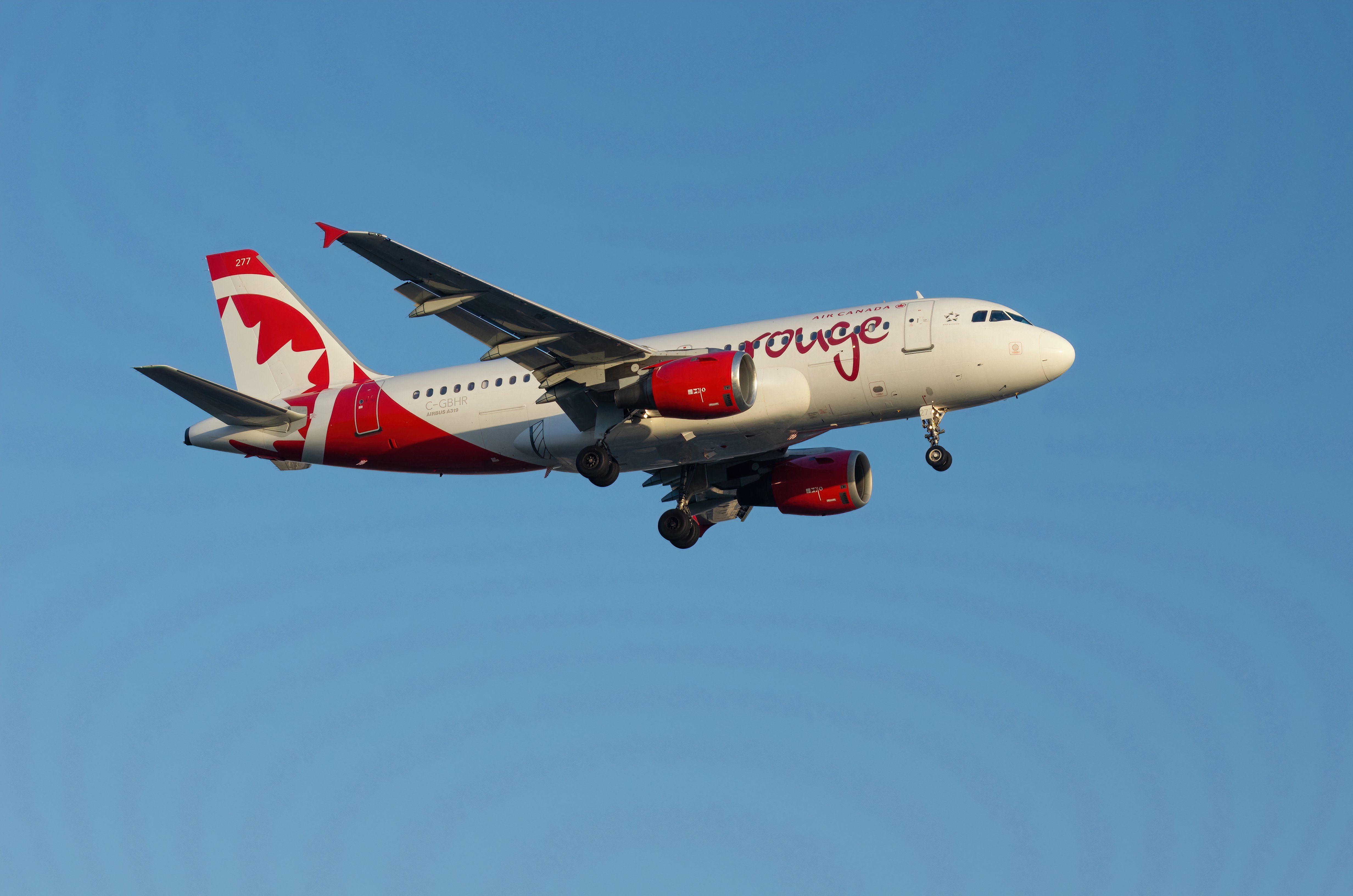 Air Canada Rouge Airbus A319-114