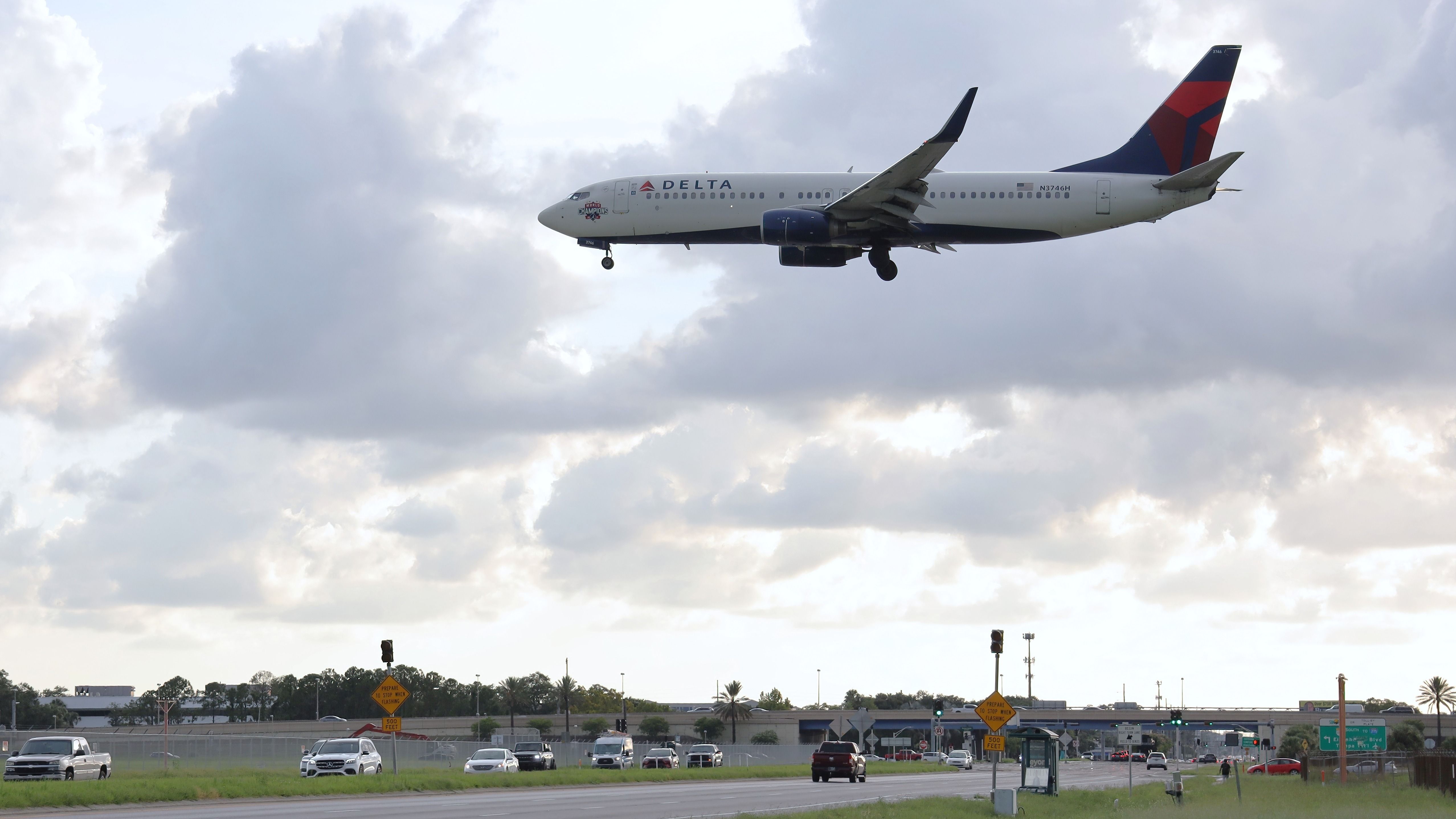 Delta Air Lines Boeing 737-832 (N3746H) landing at Tampa International Airport.