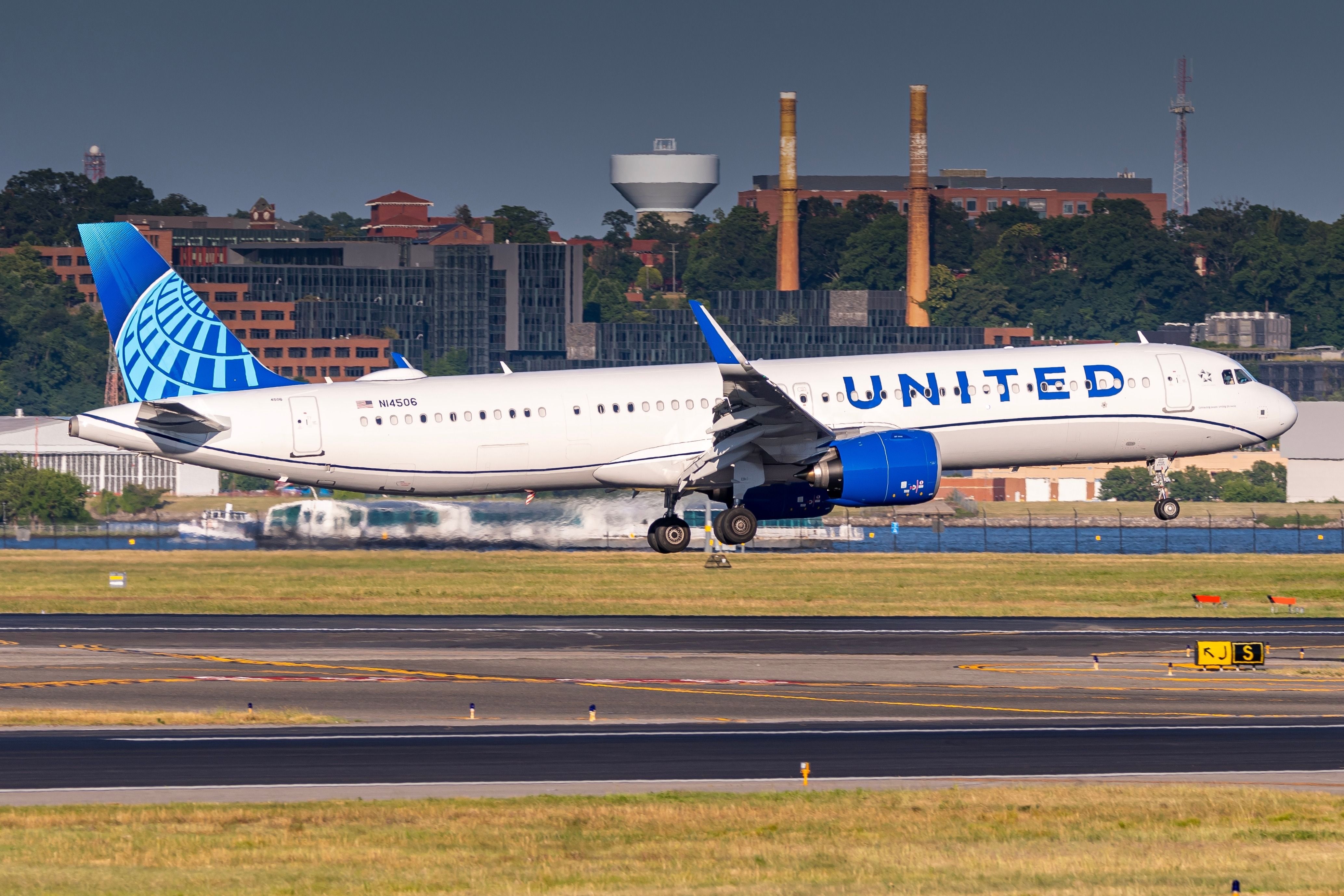 United Airlines Schedules The Airbus A321neo & Boeing 777-200ER On Denver–Orlando Route
