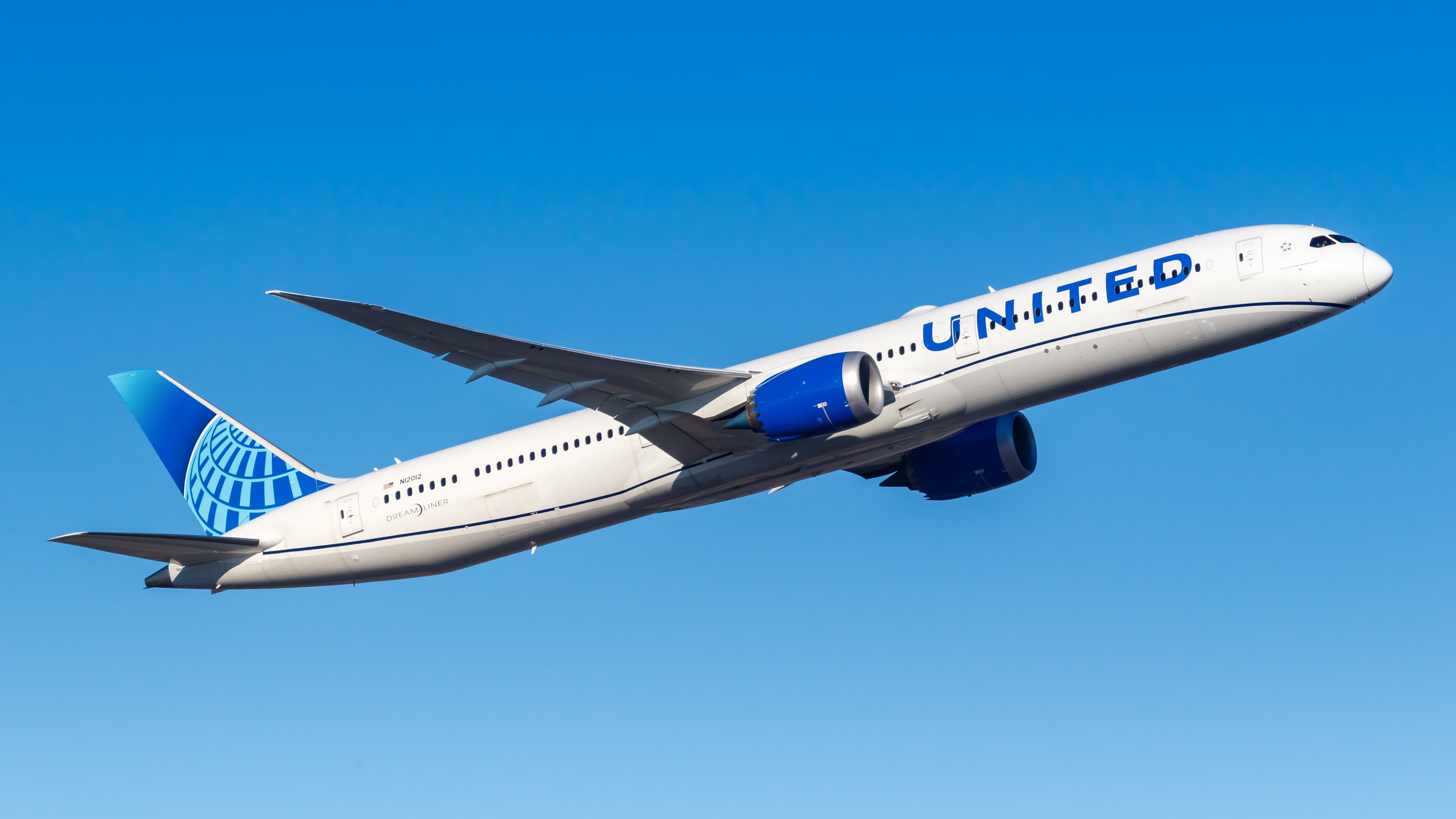 united-airlines-boeing-787-10-