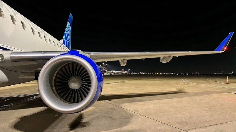 United Express E175 night