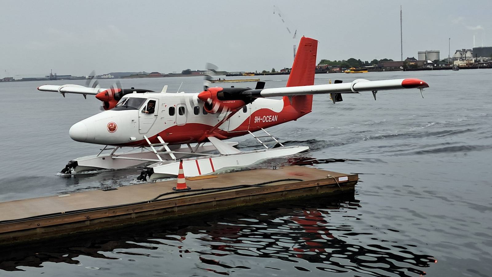 Flight Review: Sightseeing In Copenhagen On A 46-Year-Old Nordic Seaplanes Twin Otter
