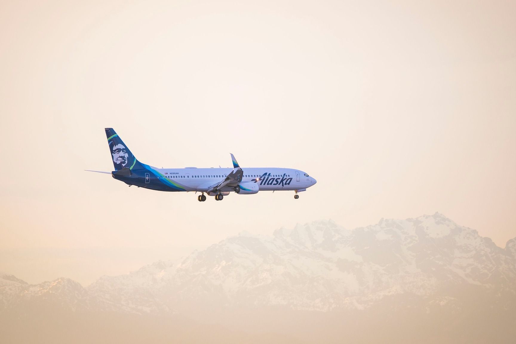 Update: Alaska Airlines Replaces Fish That Spoiled After Diverted Flight