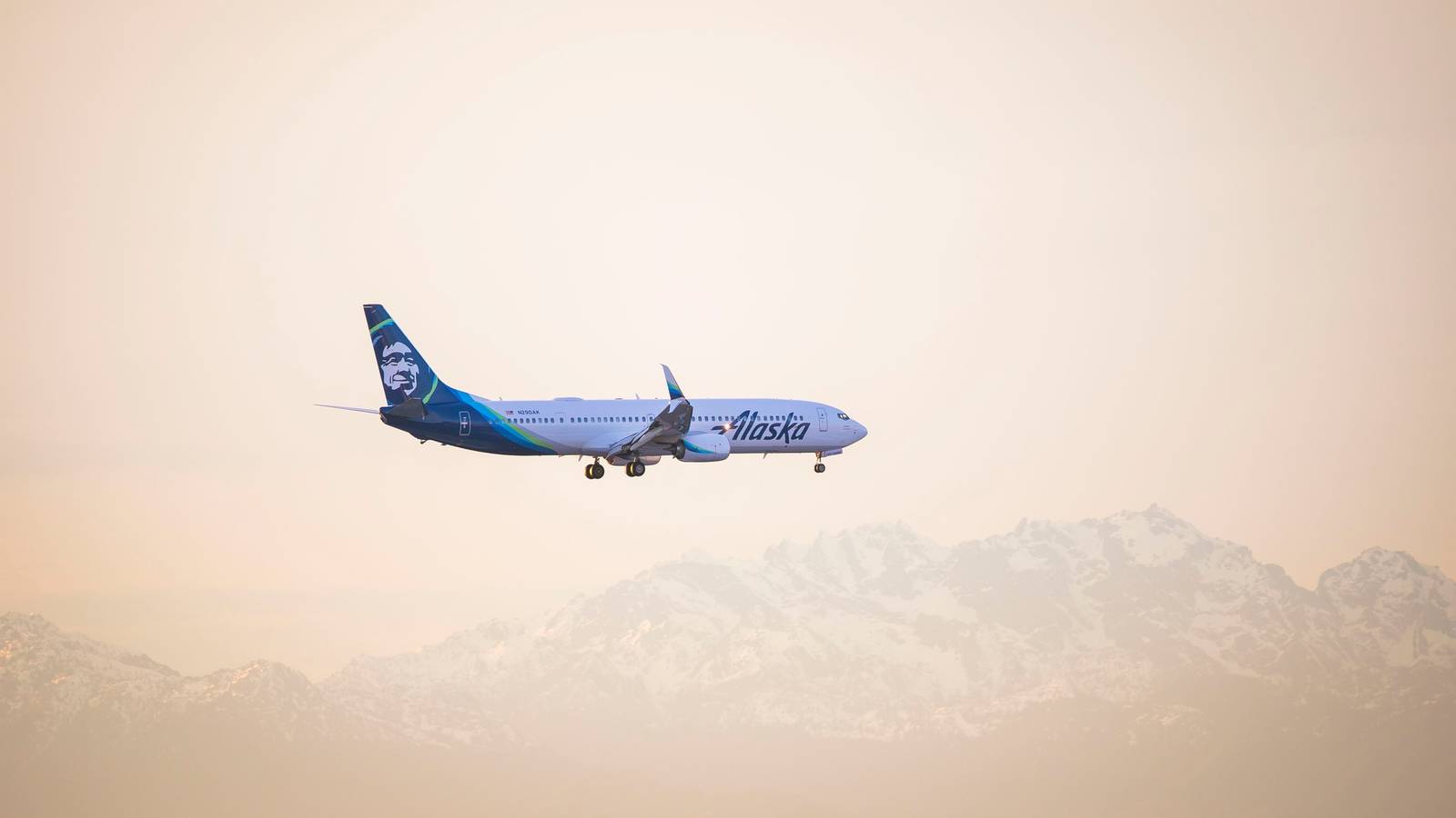 Update: Alaska Airlines Replaces Fish That Spoiled After Diverted Flight Update: Alaska Airlines Replaces Fish That Spoiled After Diverted Flight