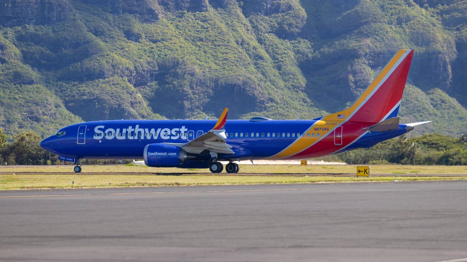 Southwest Airlines Boeing 737 MAX 8 Diverts To Ontario After Smoke Aroma Fills Cabin