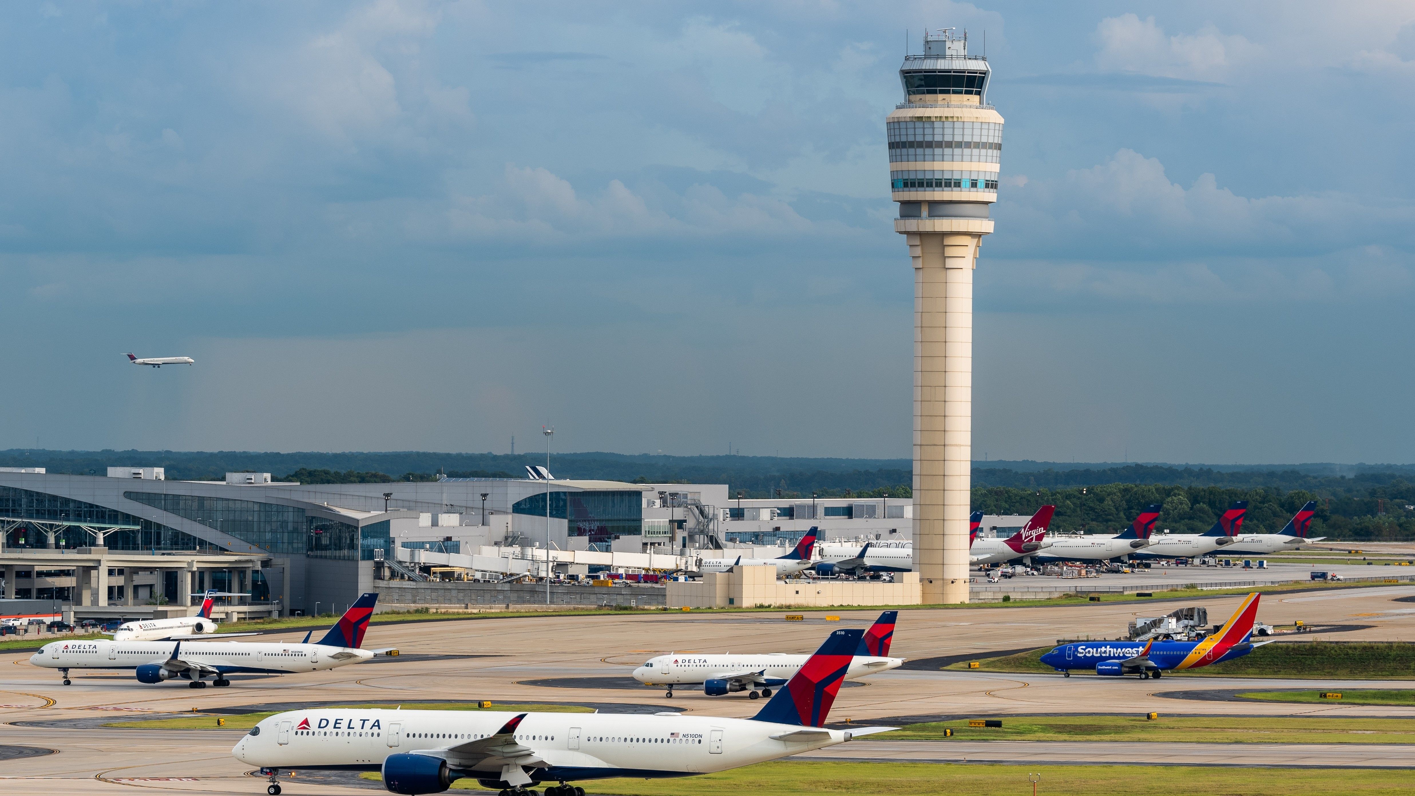 Which US Airports Have The Tallest Air Traffic Control Towers?