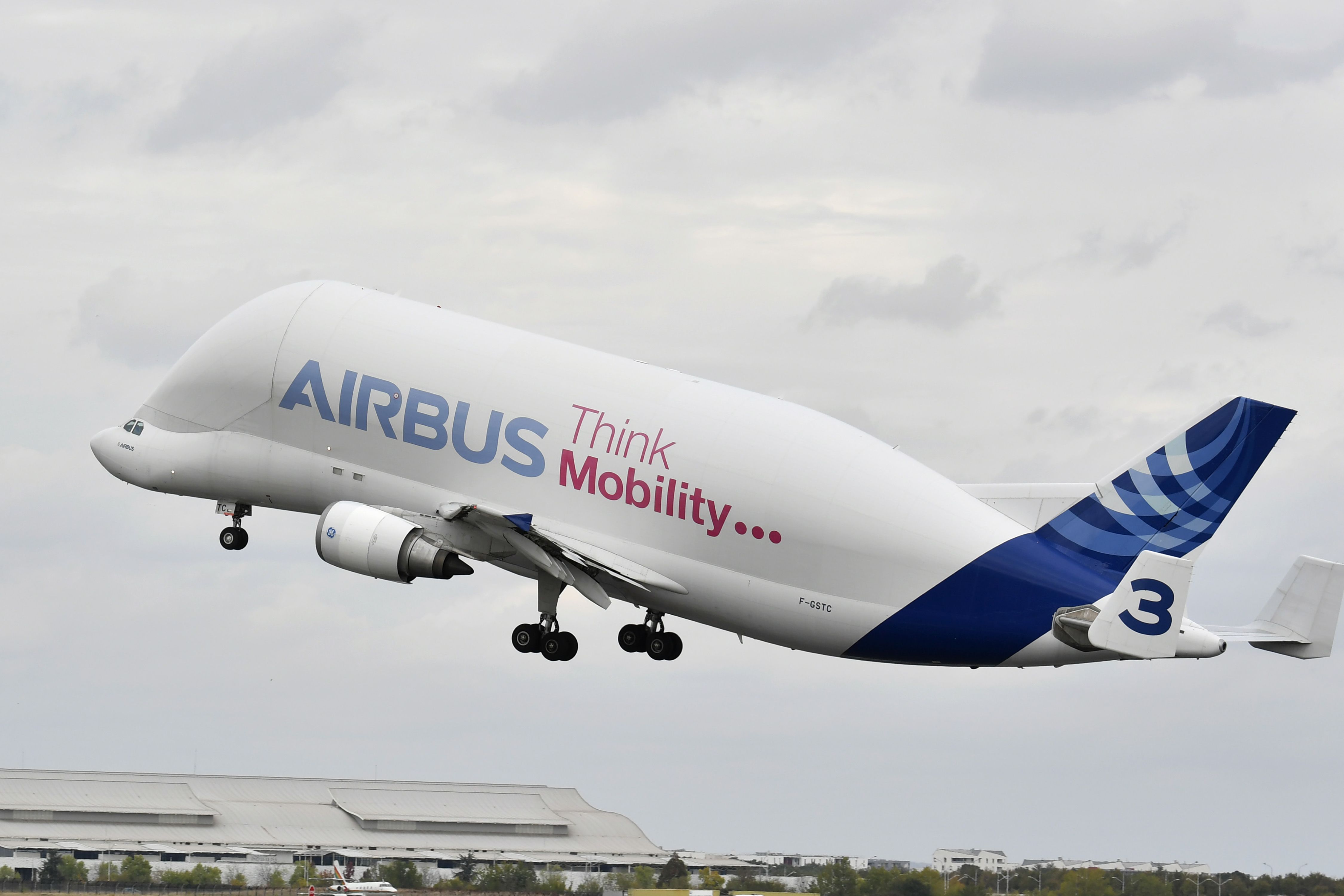 Airbus's Beluga Super Transporter Flies 2 H175 Helicopters To China