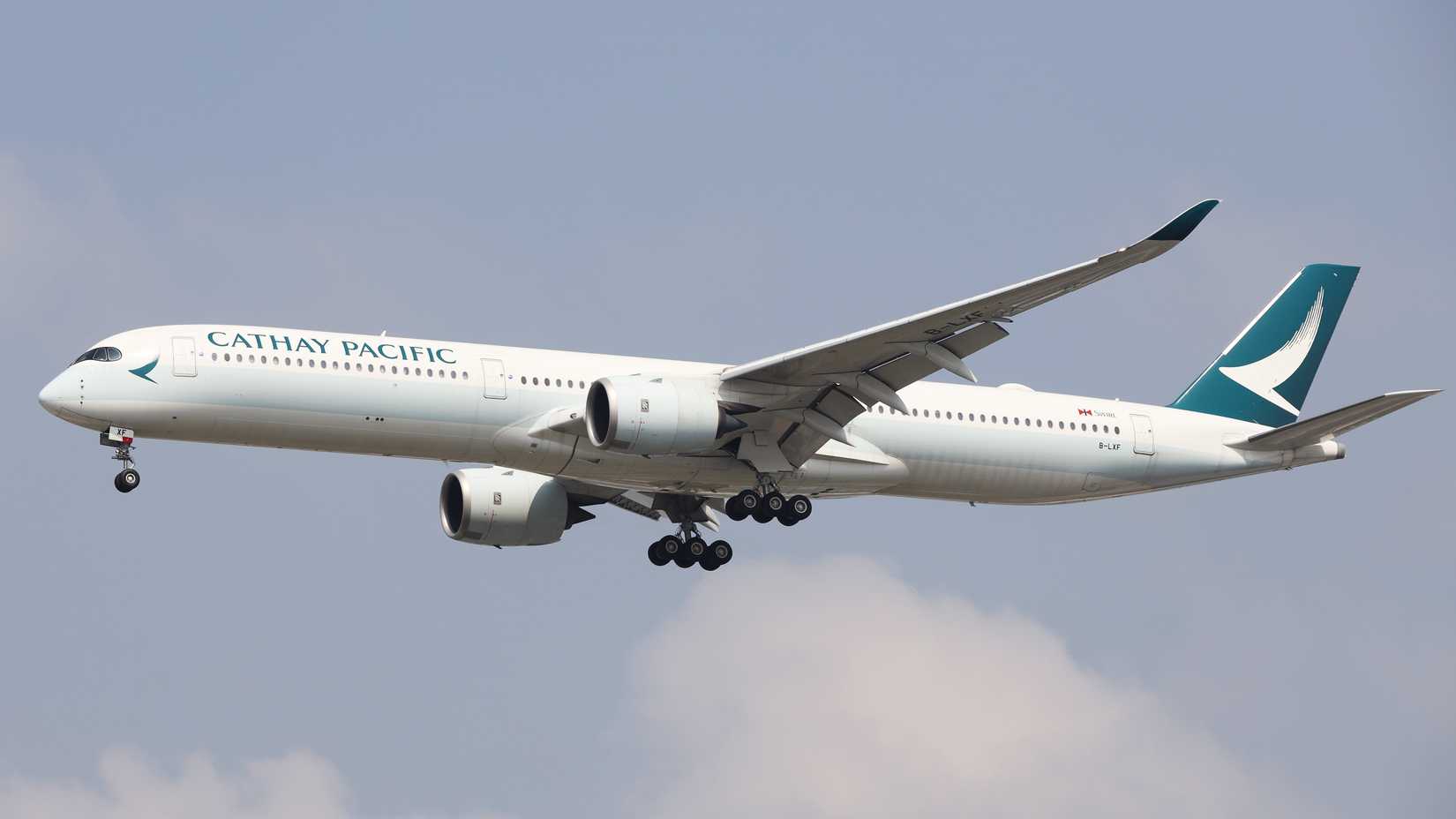 Cathay Pacific Airbus A350-1000 on final shutterstock_2135059159