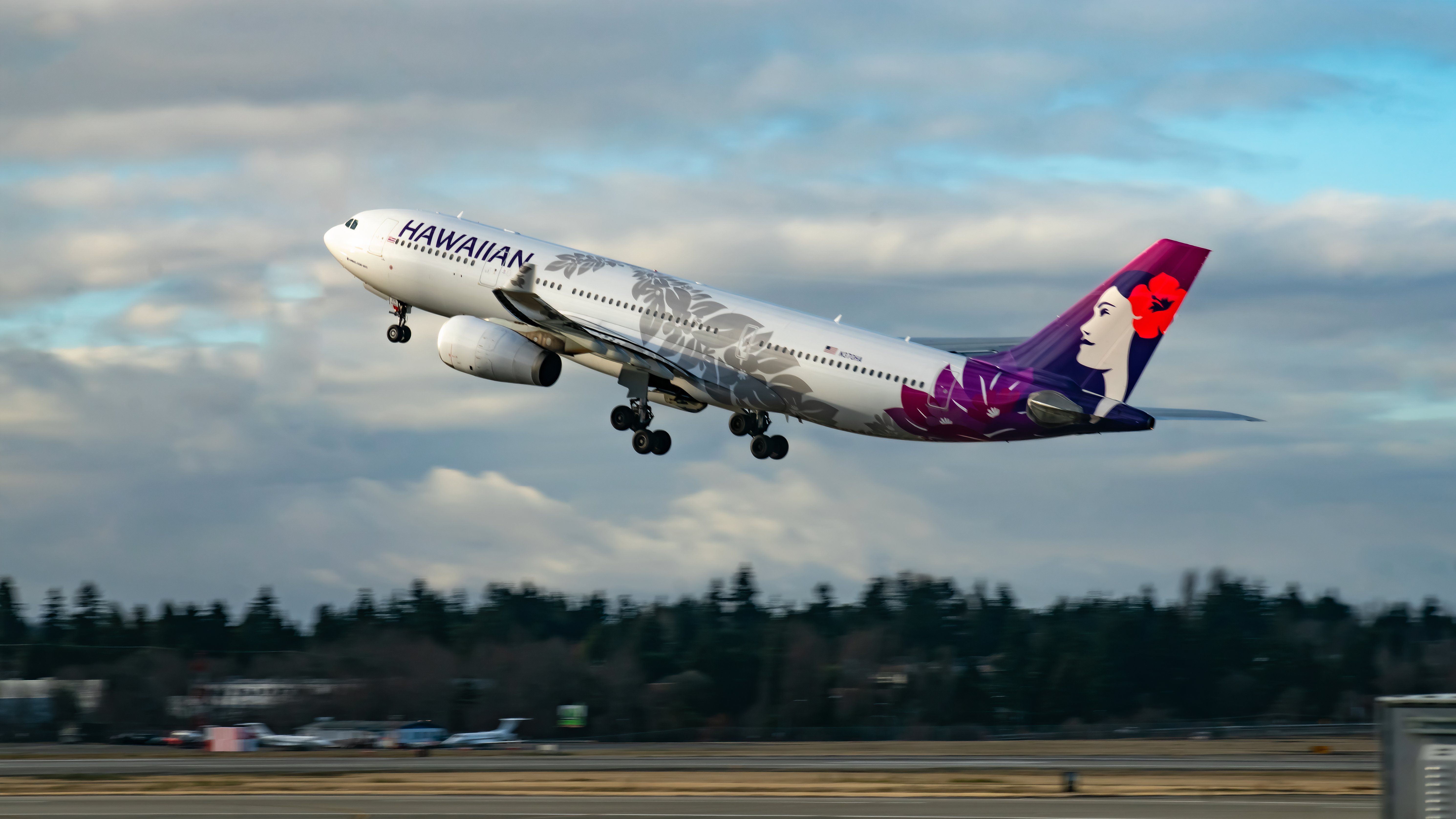 Hawaiian Airlines Airbus A330-200 Lands In Portland After Passenger's iPad Battery Catches Fire