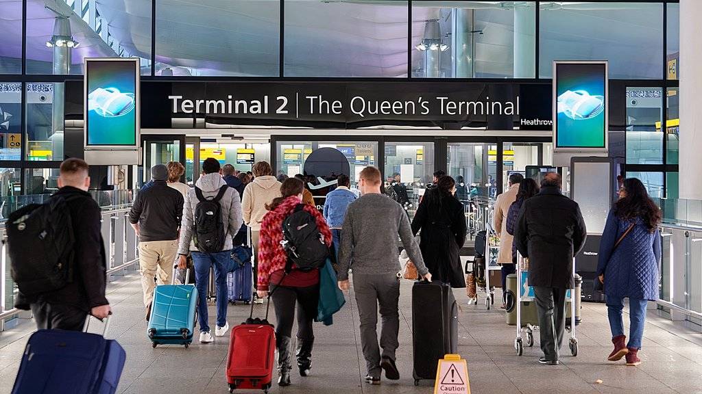 ARRIVE AIRPORT FOR INTERNATIONAL FLIGHT visual data 6