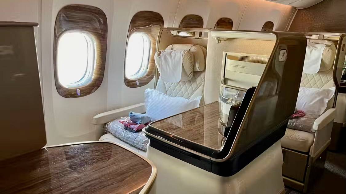 【レア品】Emirates Boeing 777-300ER Inside Emirates' Refurbished Boeing 777-300ER With Premium Economy