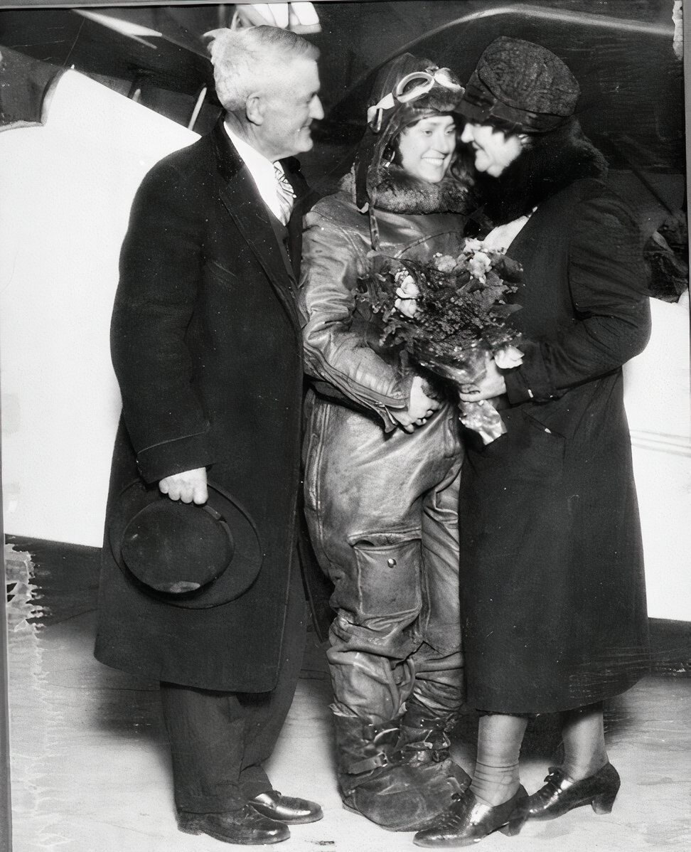 Pioneering US Aviator: Who Was Ruth Alexander & What Records Did She Set?