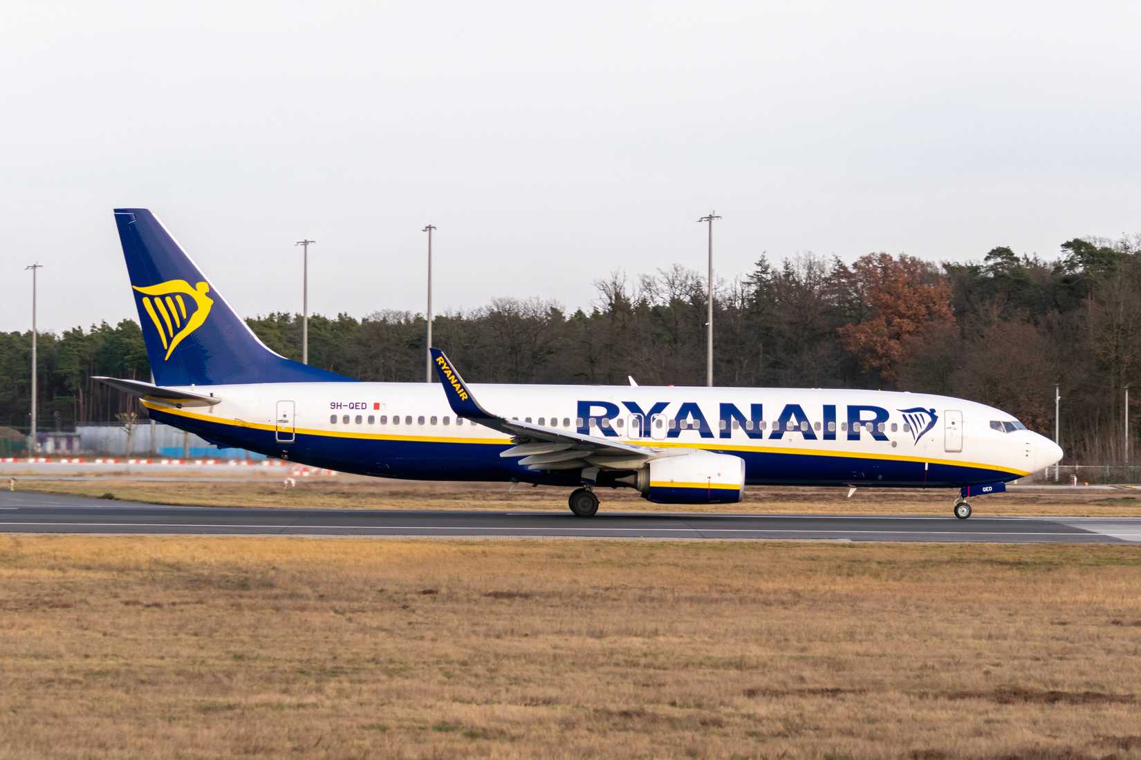 aer-lingus-will-ground-1-airbus-a330-scale-back-a320s-as-it-tackles