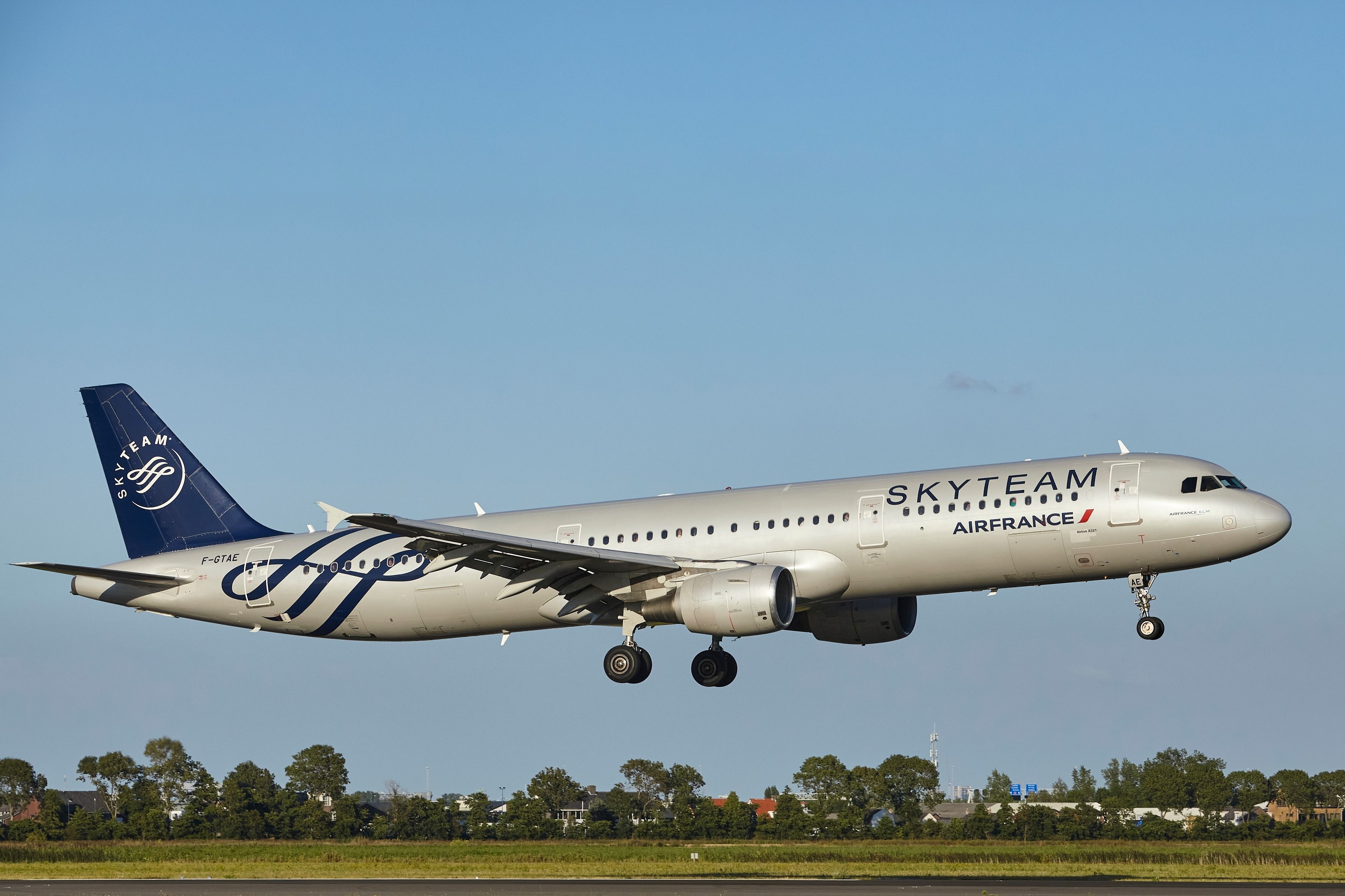 The ‘World’s Best Airline Loyalty Program’ Is Offering 25% Off Flights For Children