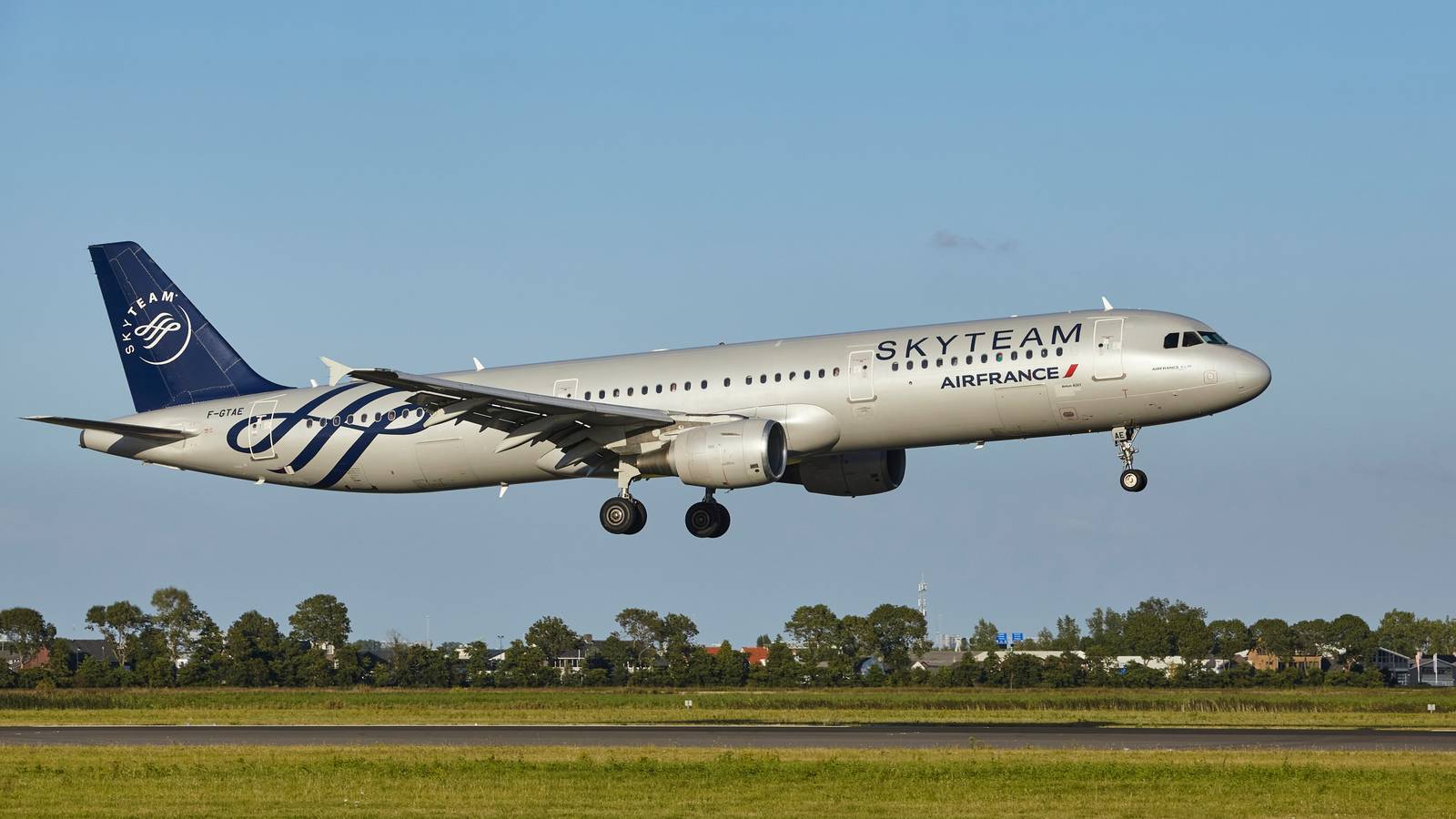 The ‘World’s Best Airline Loyalty Program’ Is Offering 25% Off Flights For Children