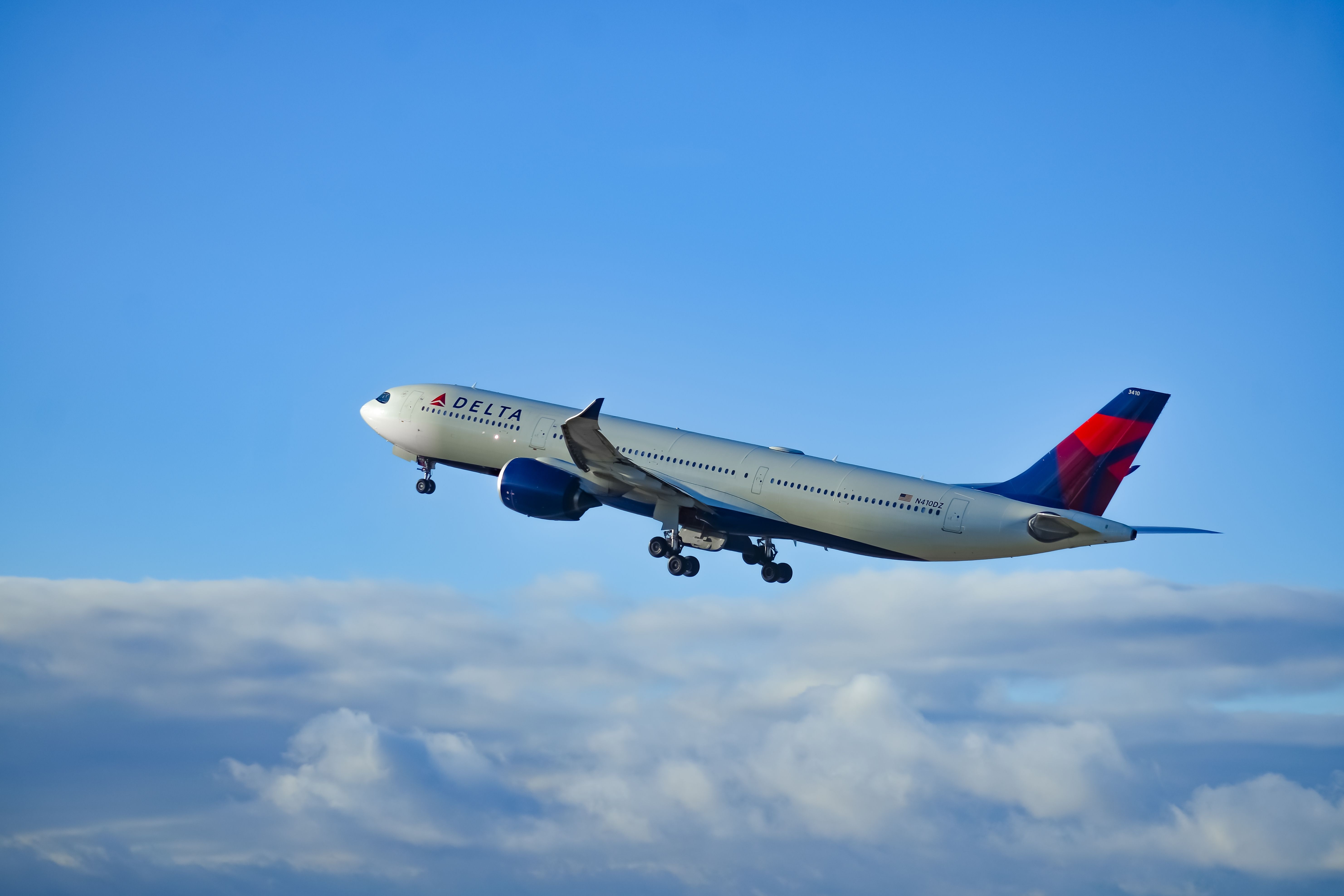 Delta Air Lines Airbus A330-900neo Returns To New York-JFK After