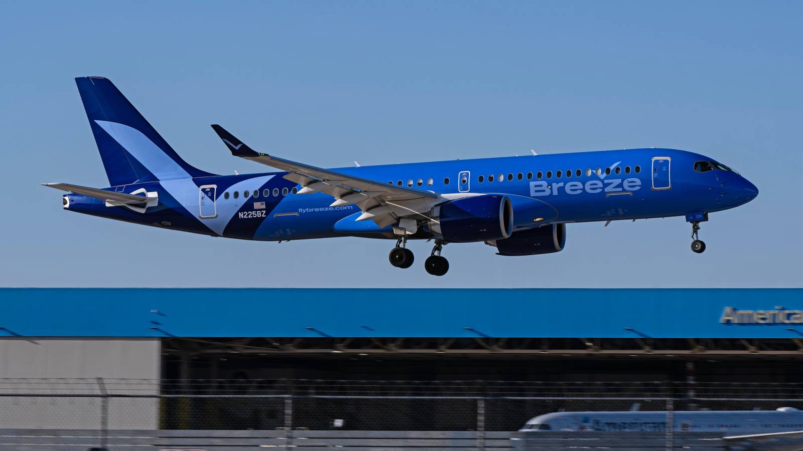 Breeze Airways Delays Start New Orleans-Las Vegas Route Due To “Aircraft Delivery Constraints”