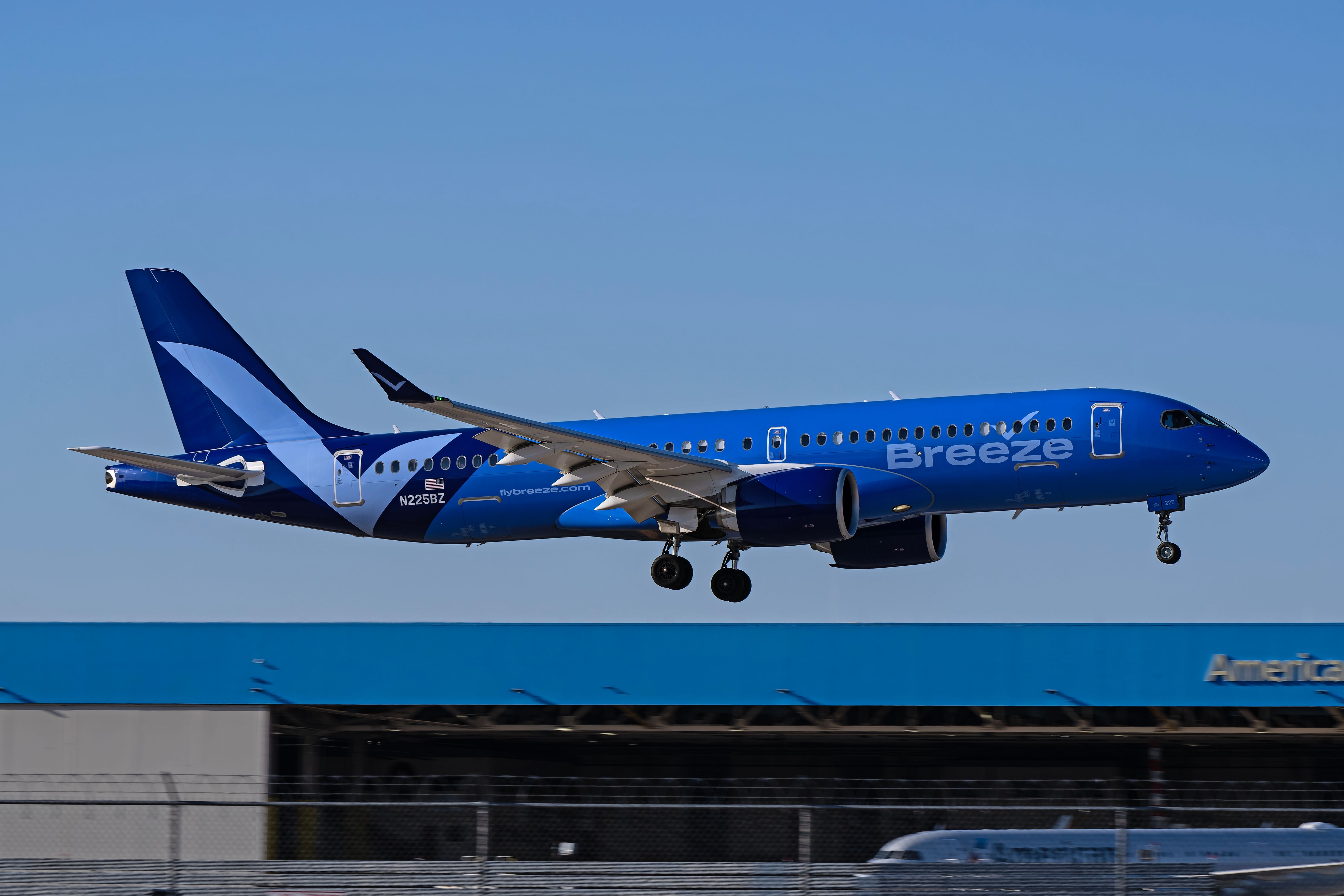 Breeze Airways Pushes Back Start Of 2 Routes Due To “Aircraft Delivery Constraints”