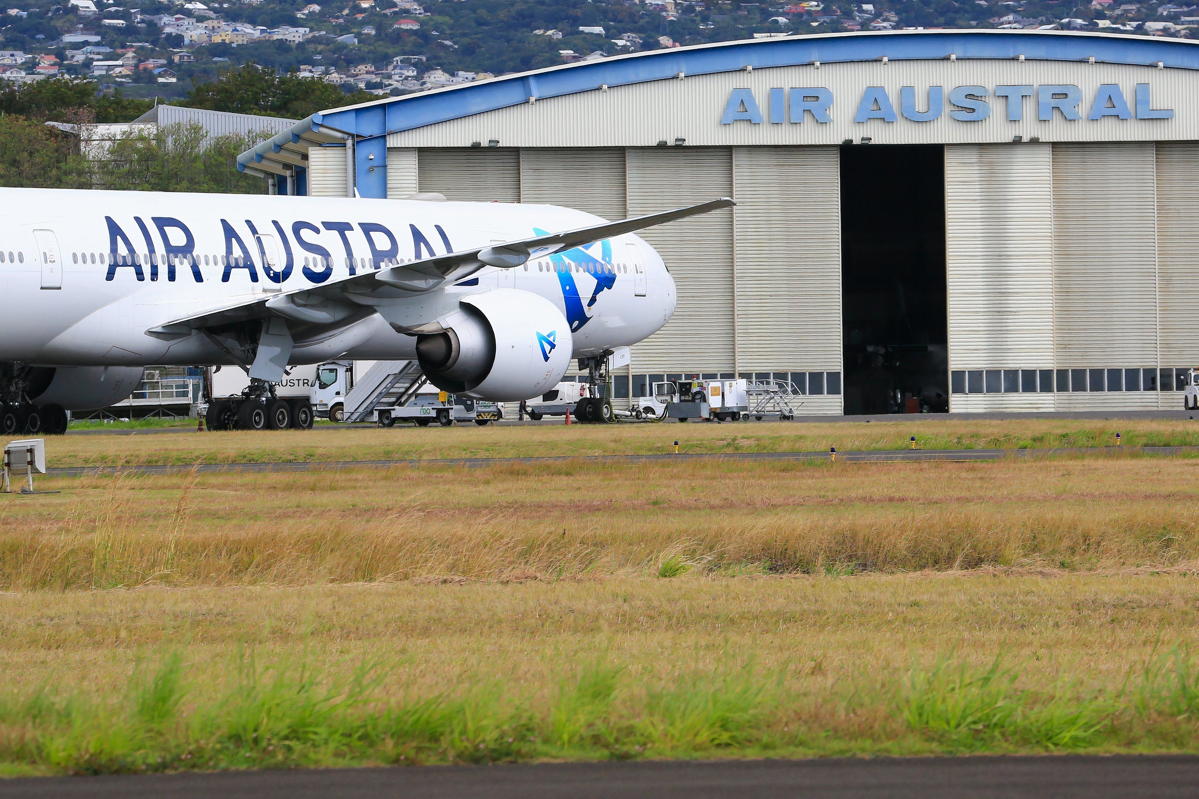 Down To Just 54 Nautical Miles: The World’s 10 Shortest Boeing 777 Flights In October