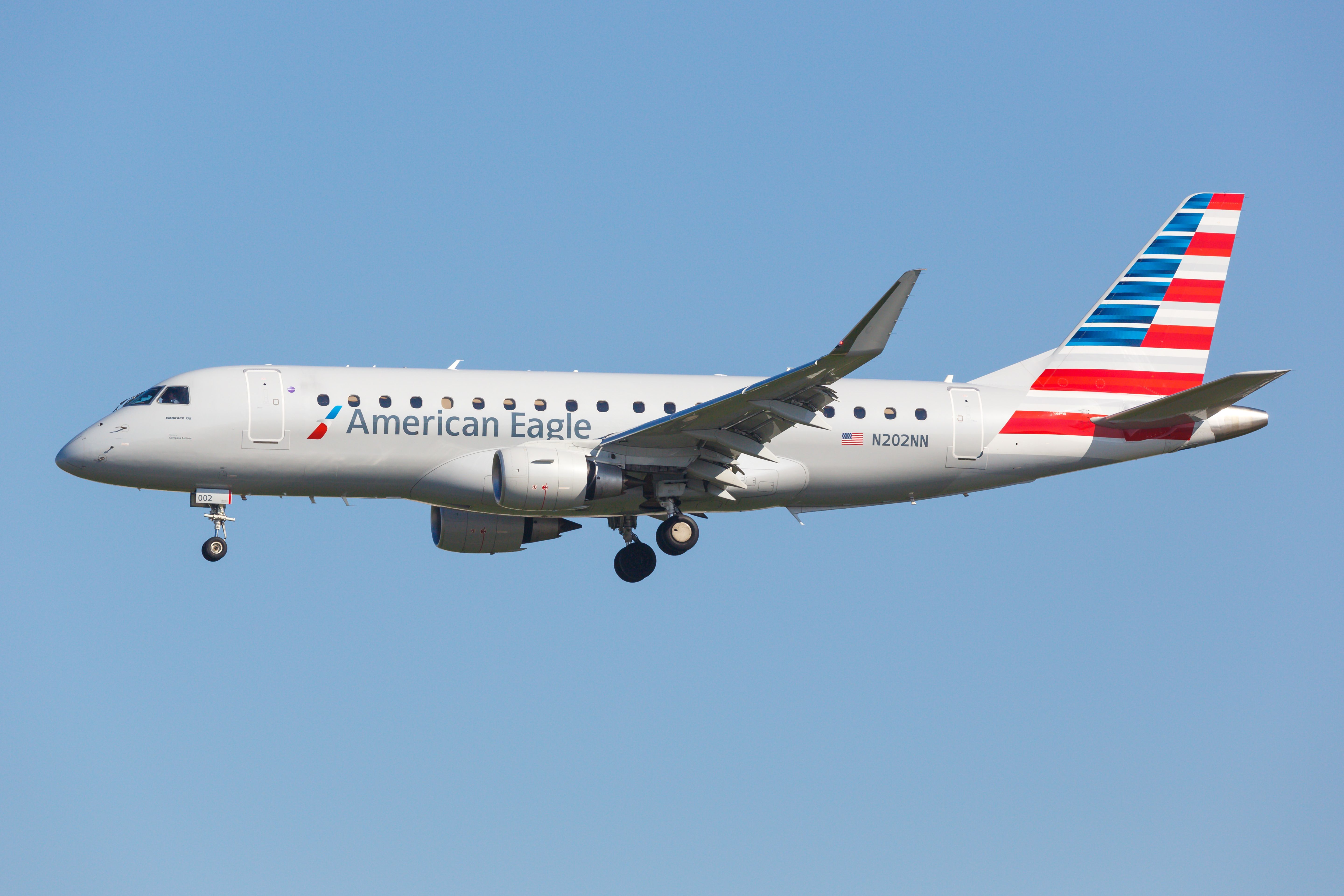 Investigators: American Eagle Embraer E170 Crew That Landed On The Wrong Runway At Chicago O'Hare Airport Had ILS Autotuning Issues