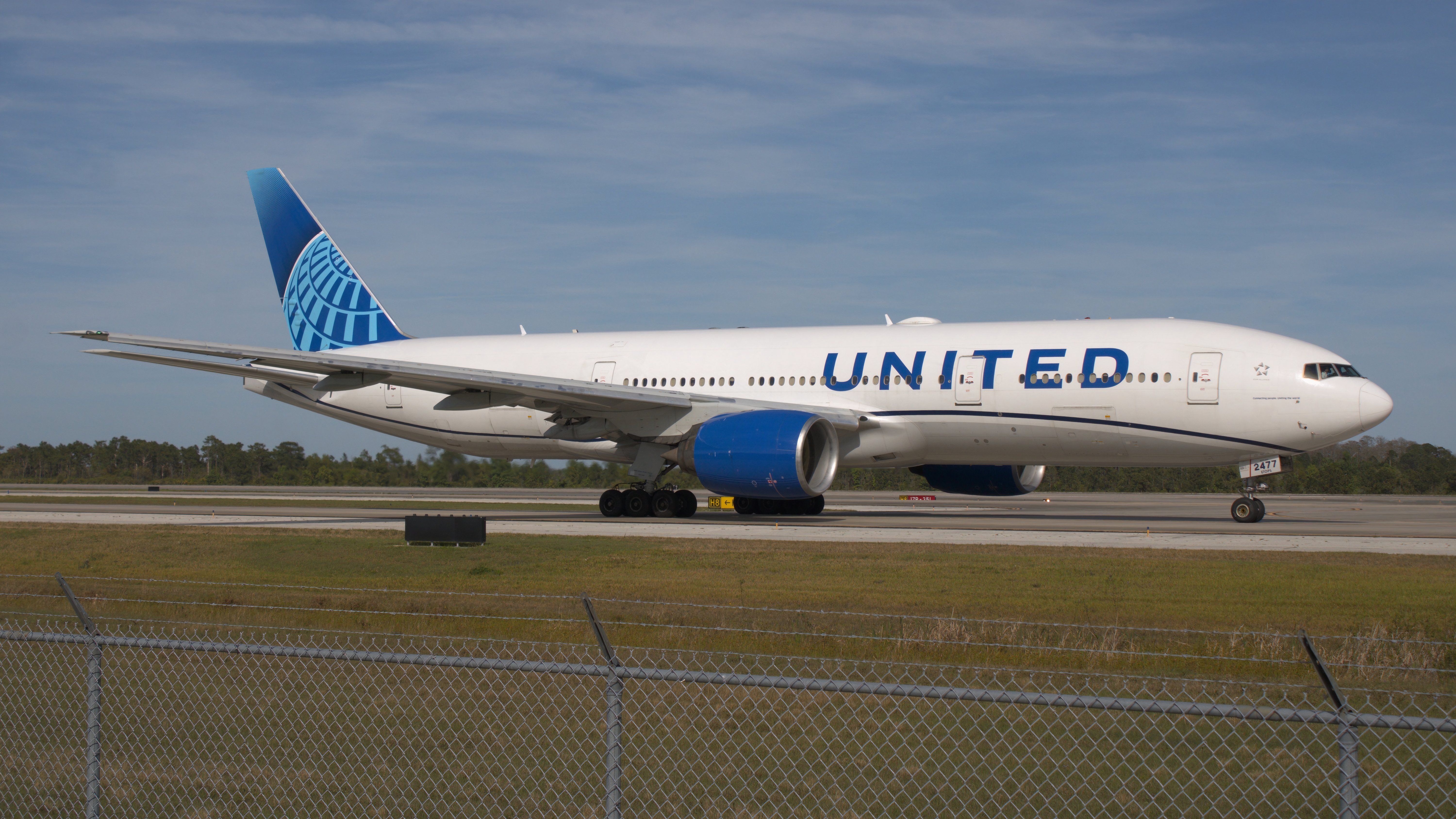 航空機・ヘリコプター Boeing 777-200 United Airlines 1/200 Amazon | JC Wings 1:200 XX20422 United Airlines ユナイテッド航空