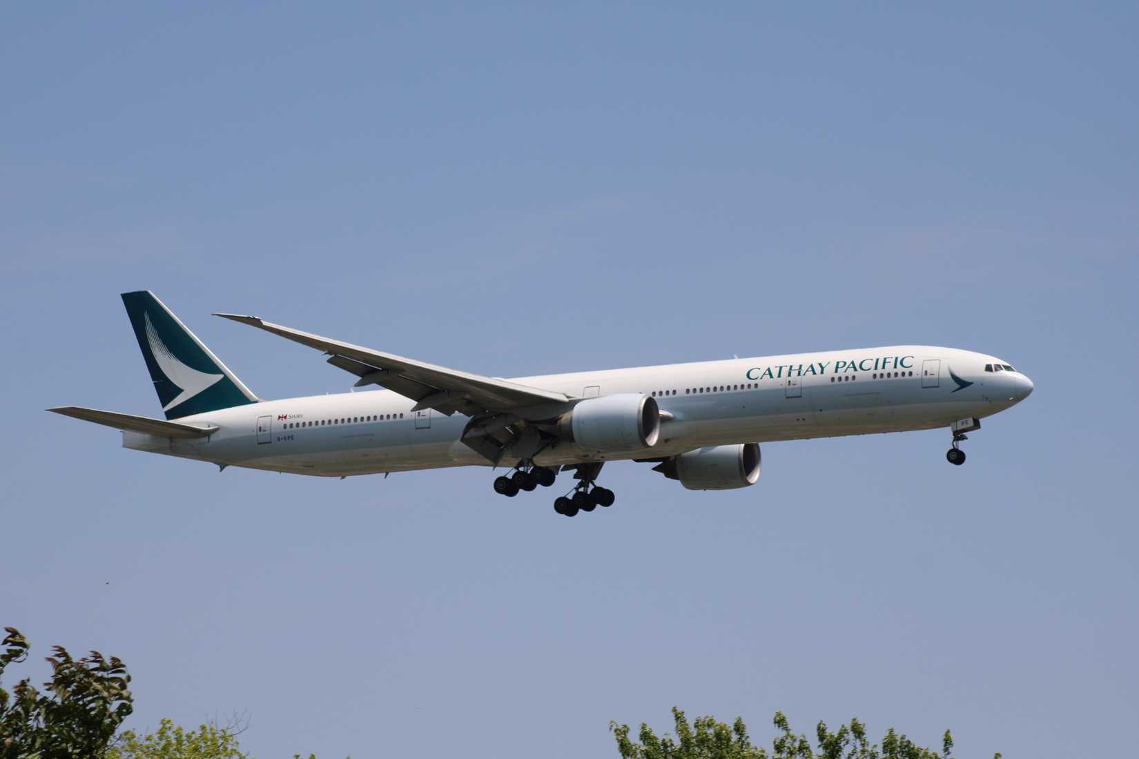 Cathay Pacific Boeing 777-300ER landing -1