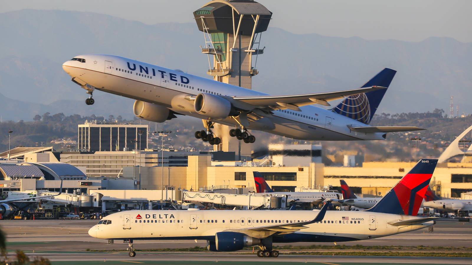 US Government Launches Probe Into Airline Competition