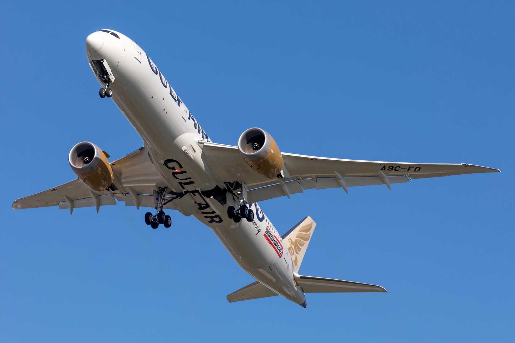 Gulf Air 787-9 climbing