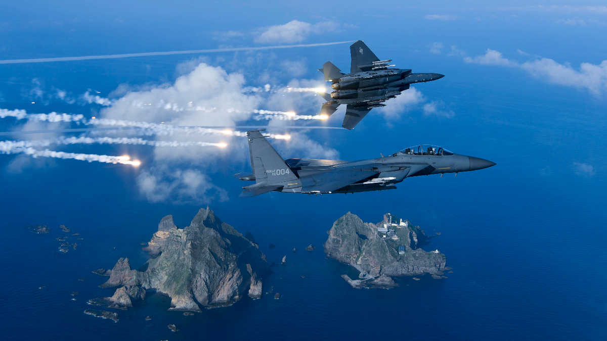 F-16 Super Squadron Test: USAF Chiefs Engage With Allies In South Korea