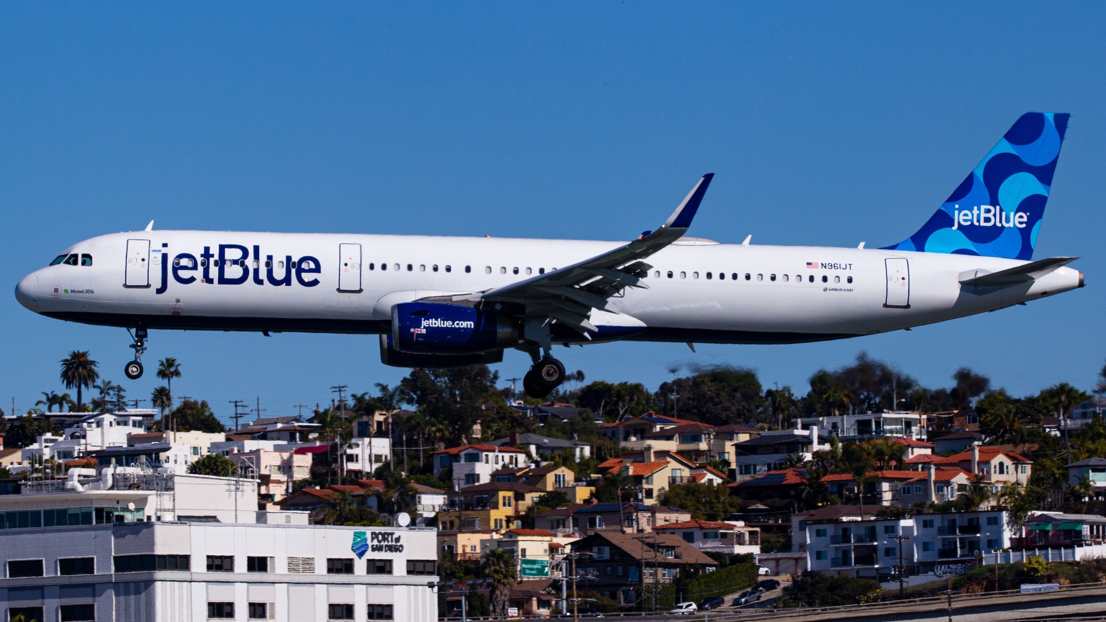 JetBlue Airbus A321 landing at SAN shutterstock_2483783347