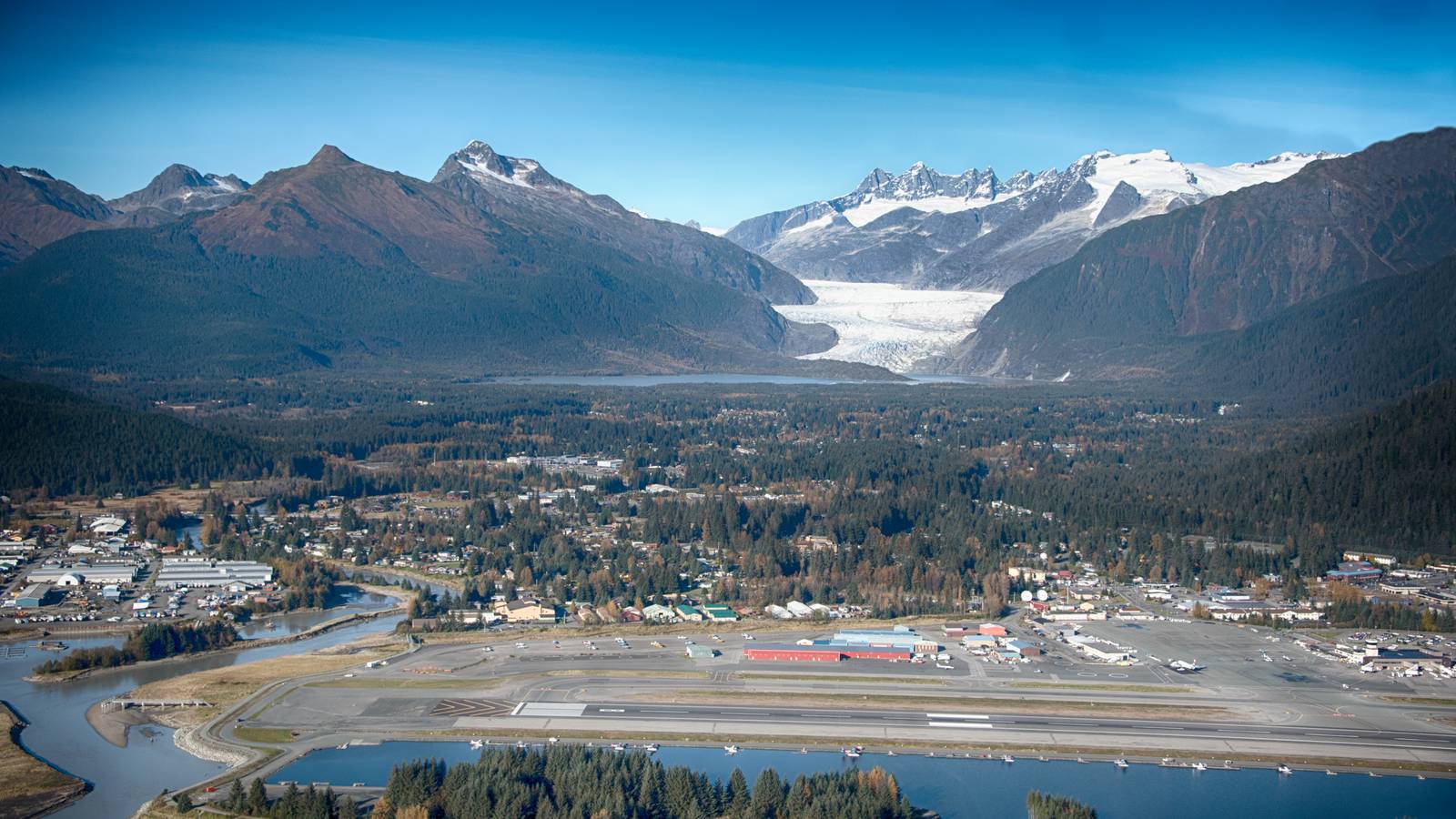Why Is Alaska's Juneau International Airport So Challenging To Fly Into?