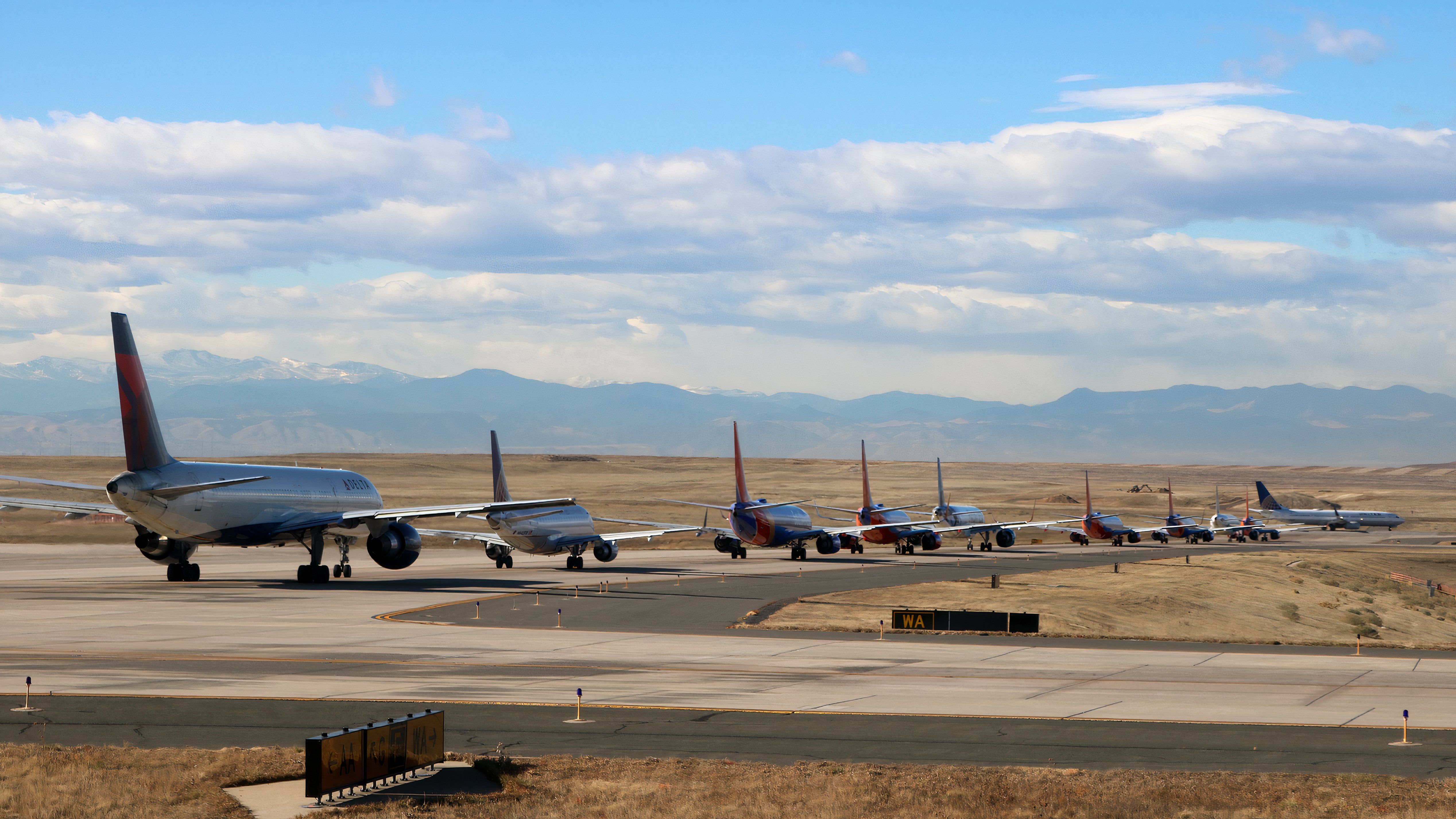 How Single-Engine Taxiing Works & When It's Used