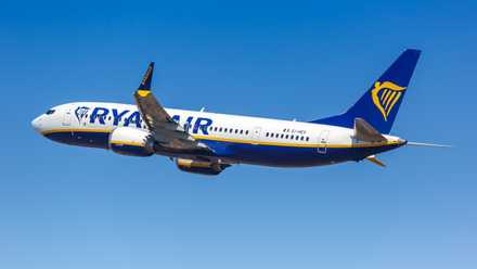 Ryanair Boeing 737 MAX 8-200 departing BGY shutterstock_2152426273
