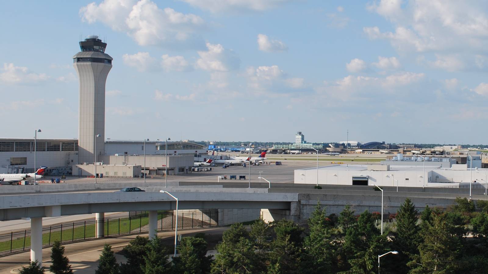 Failed Food Inspection In Detroit Causes Airlines To Cease In-Flight Catering